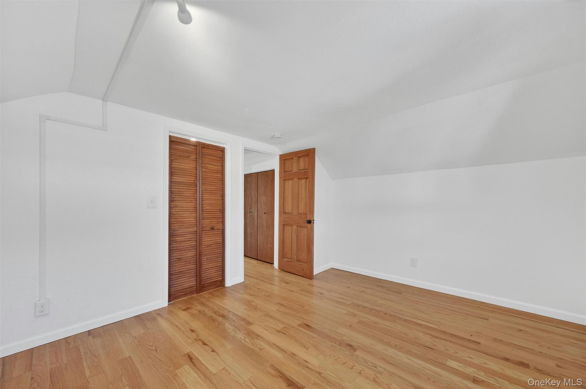190 1/2 Grand Street Property Photo 22