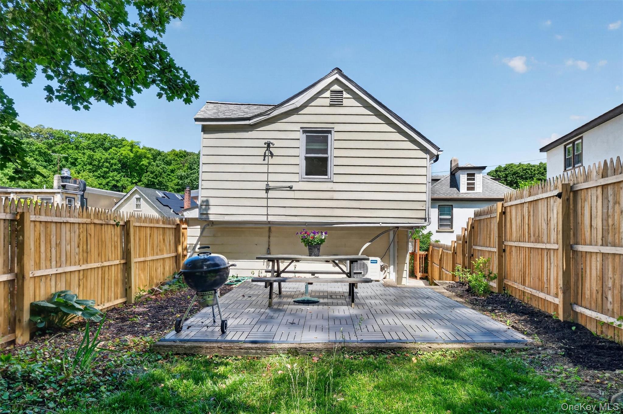 190 1/2 Grand Street Property Photo 24