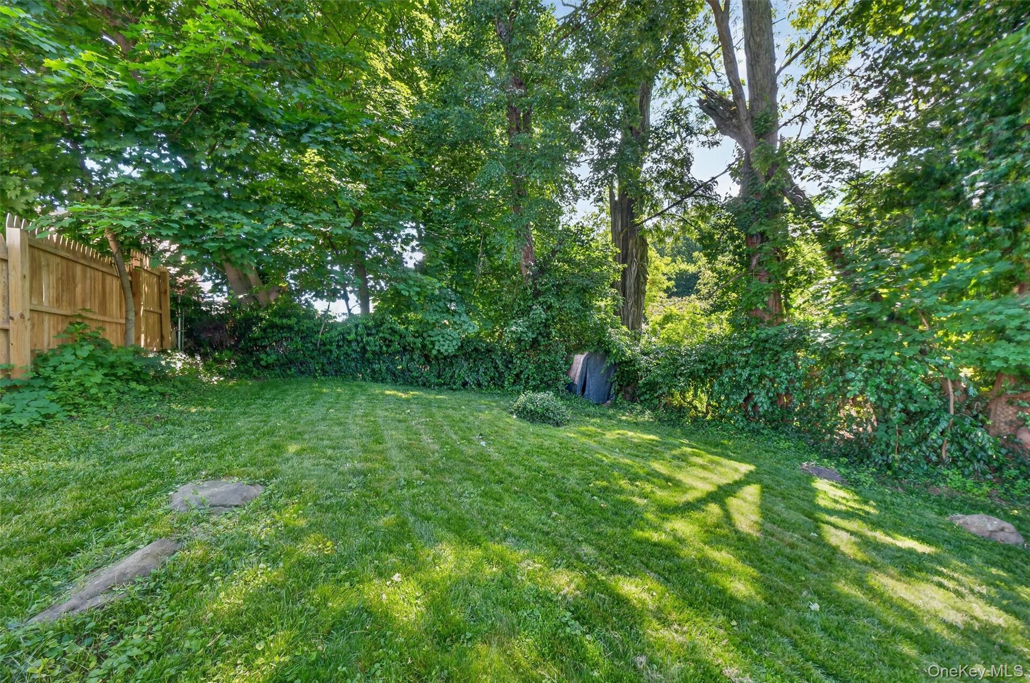 190 1/2 Grand Street Property Photo 28