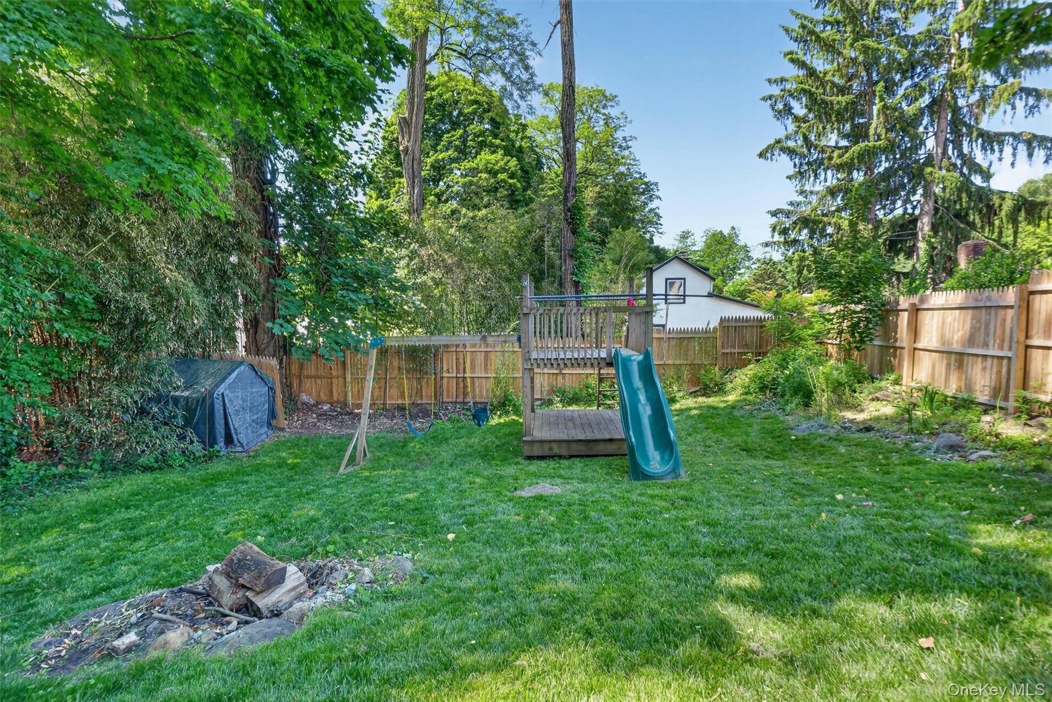 190 1/2 Grand Street Property Photo 29