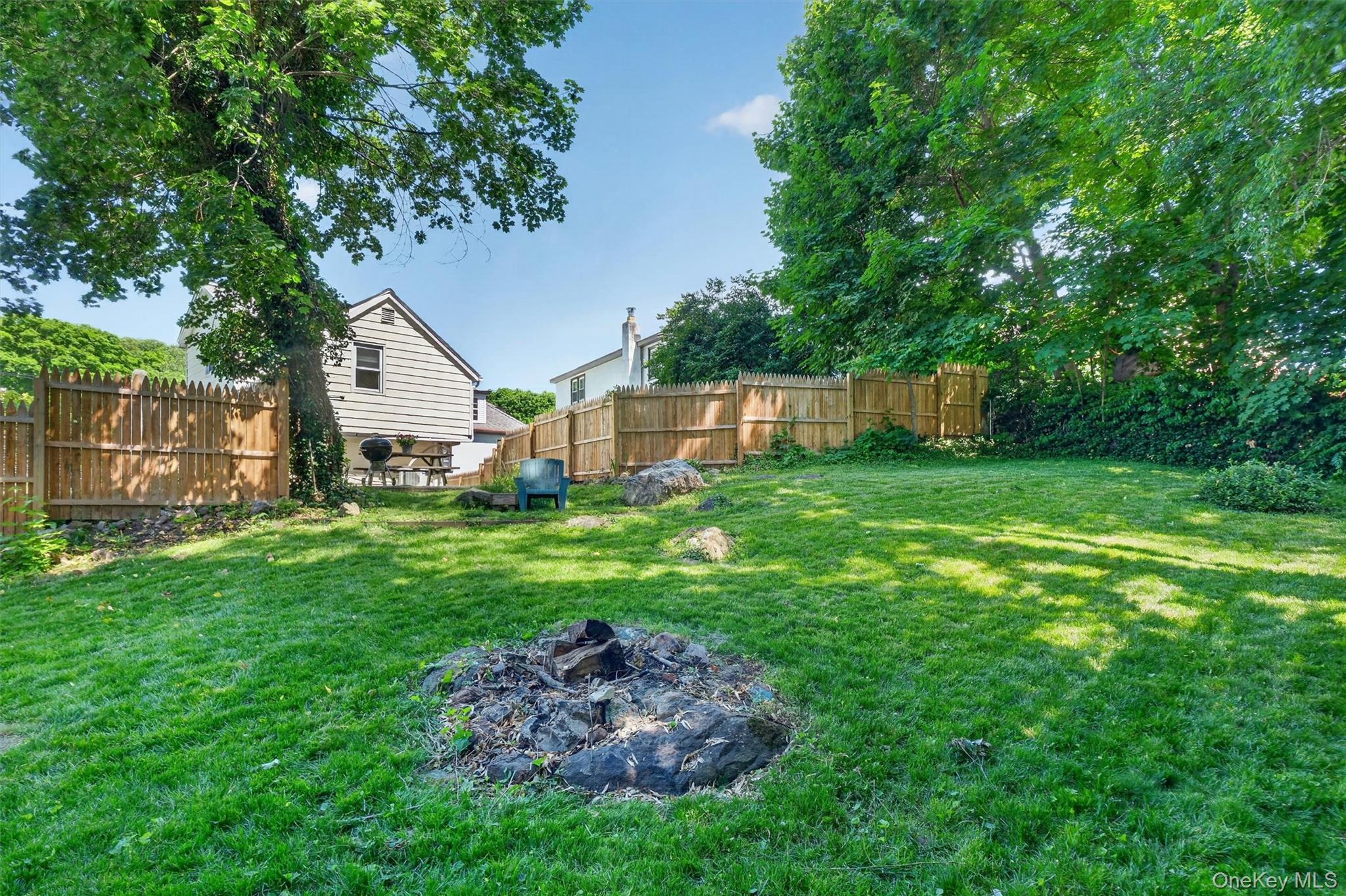 190 1/2 Grand Street Property Photo 31