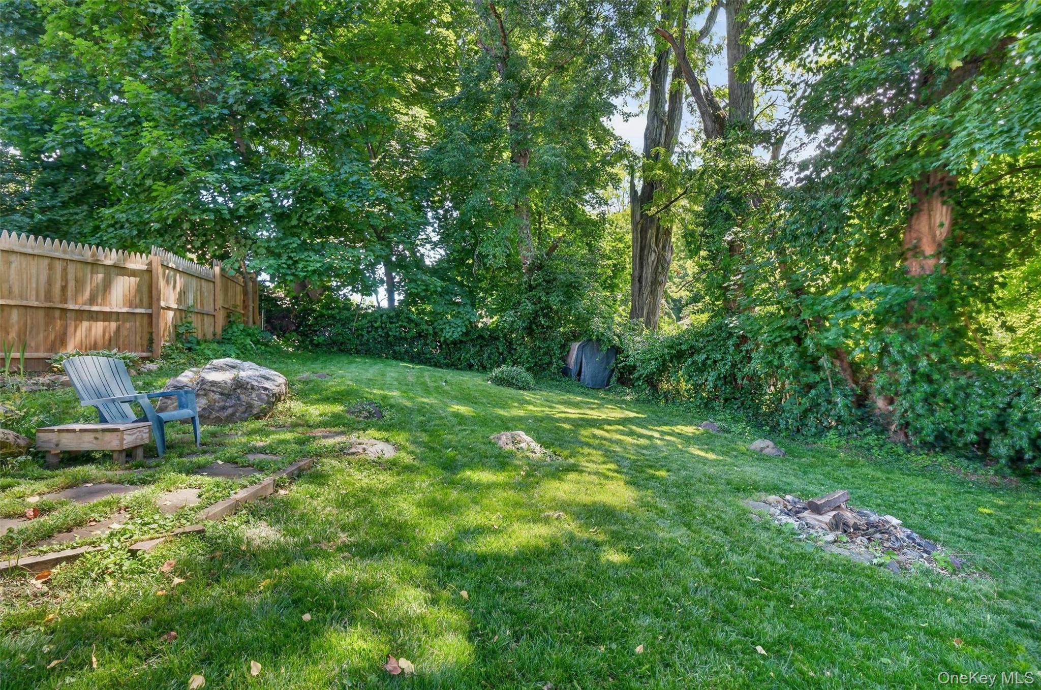 190 1/2 Grand Street Property Photo 32