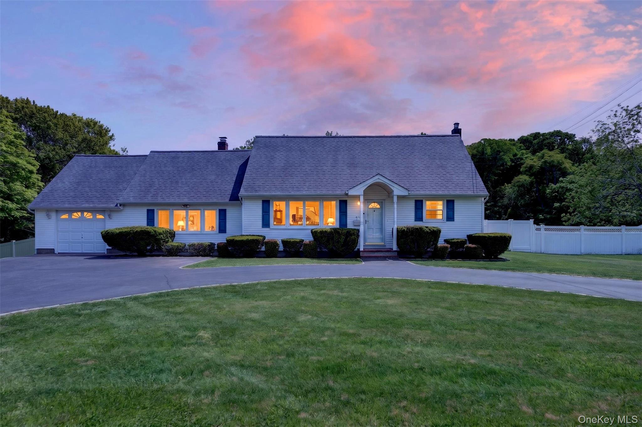 376 S Country Road Property Photo 1