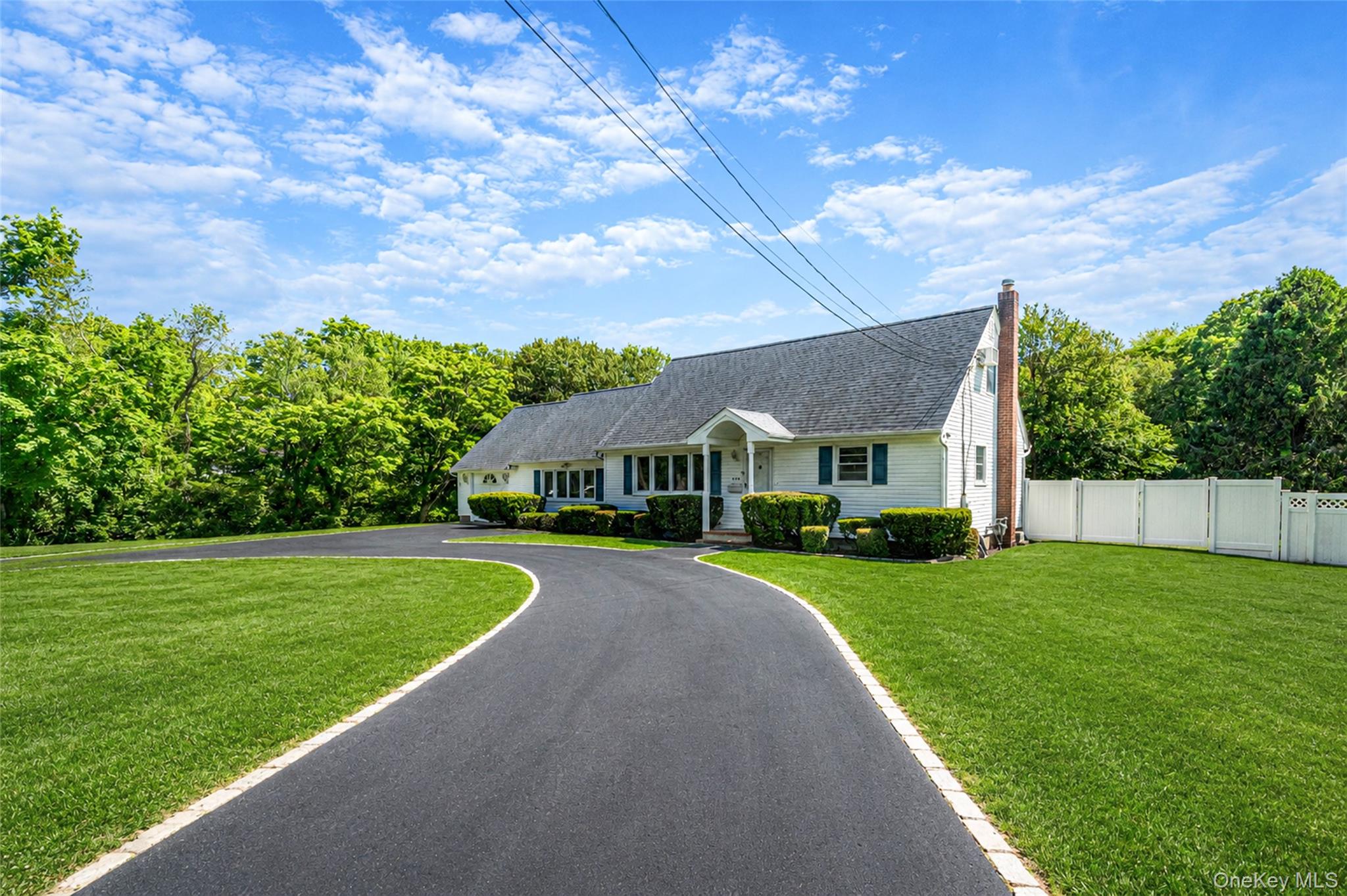 376 S Country Road Property Photo 3