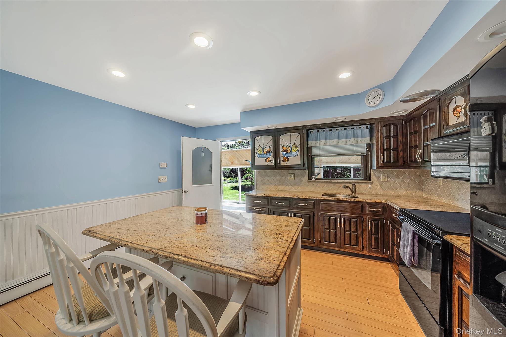 376 S Country Road Property Photo 10
