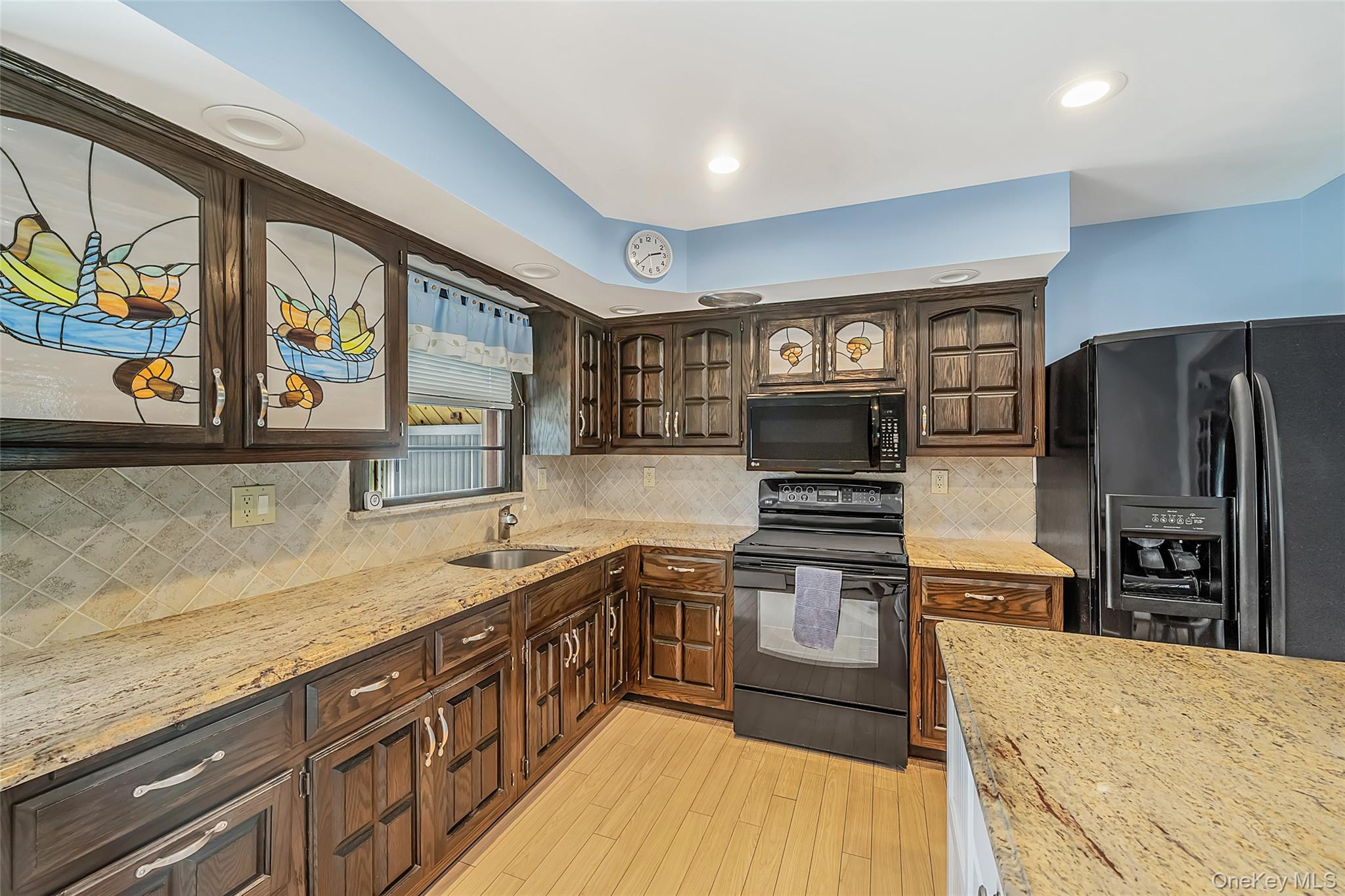 376 S Country Road Property Photo 11