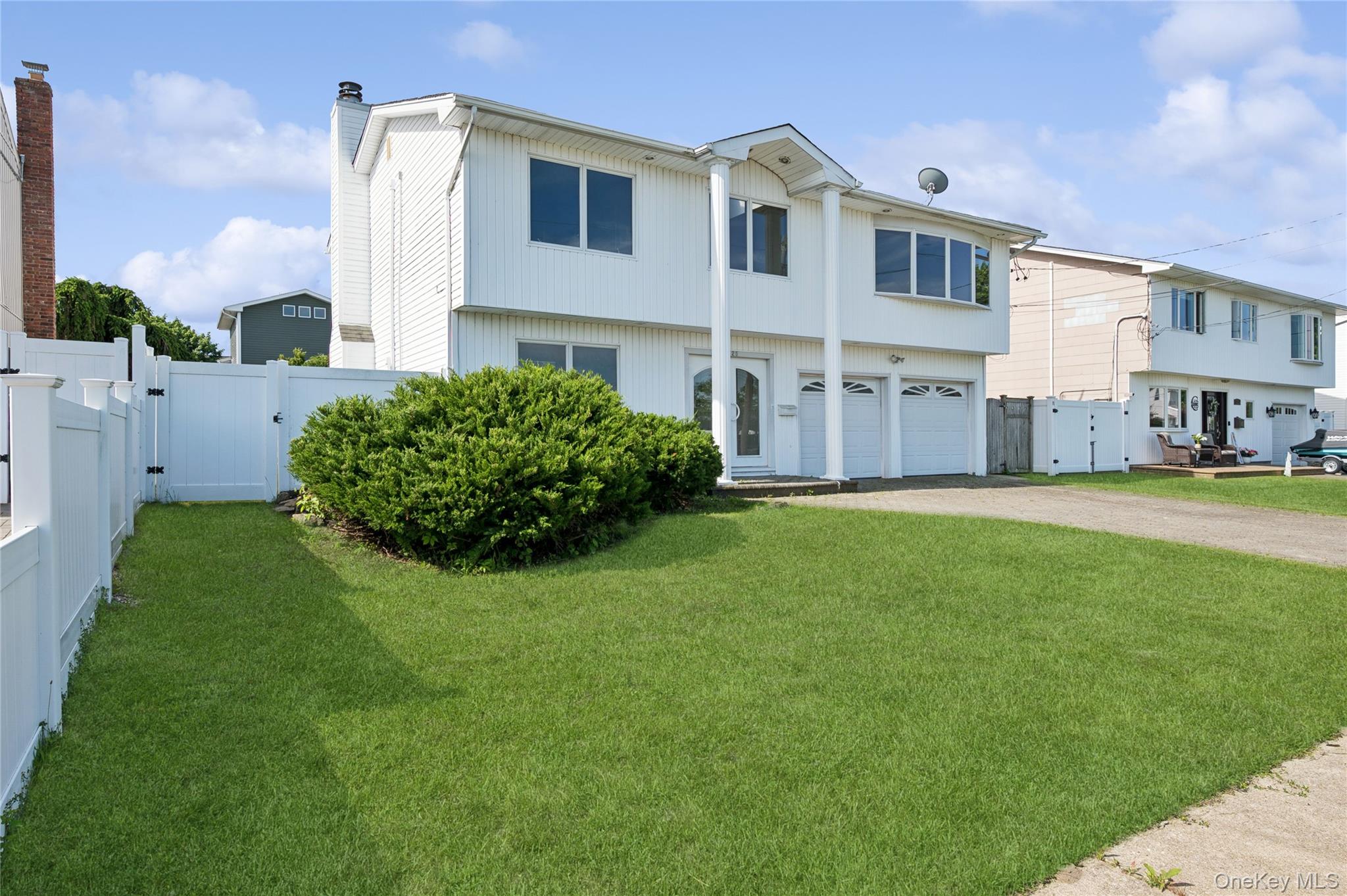 2625 Riverside Drive Property Photo 1