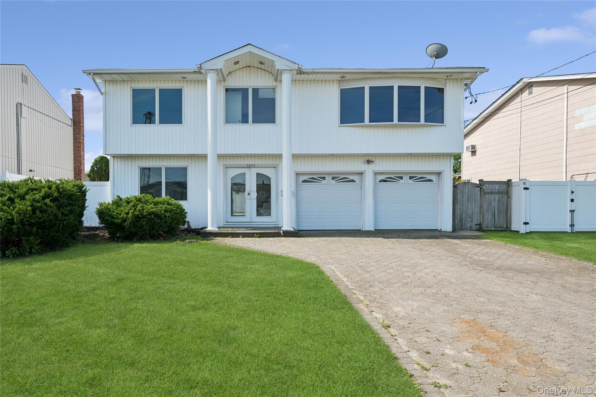2625 Riverside Drive Property Photo 2