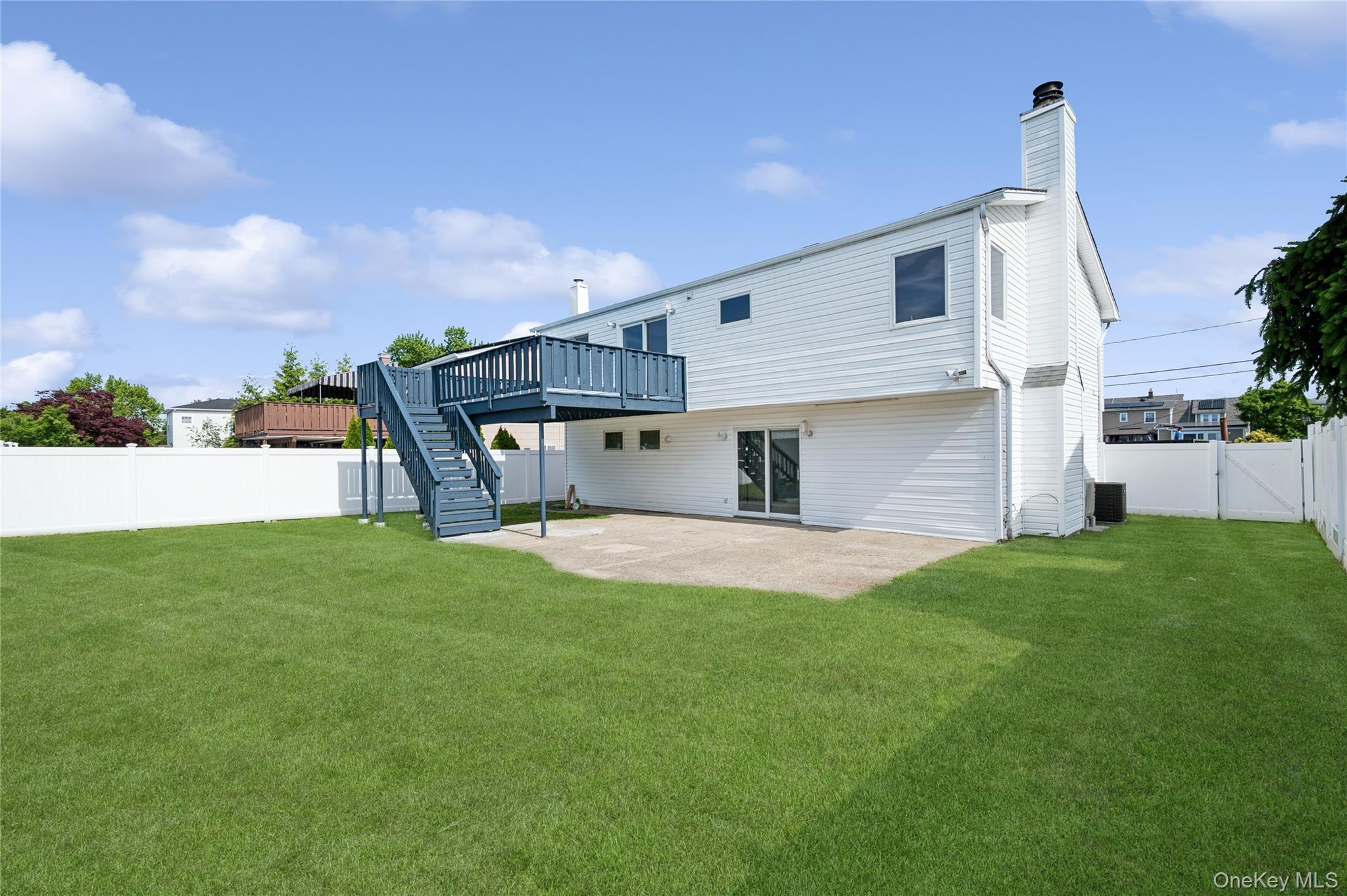 2625 Riverside Drive Property Photo 3