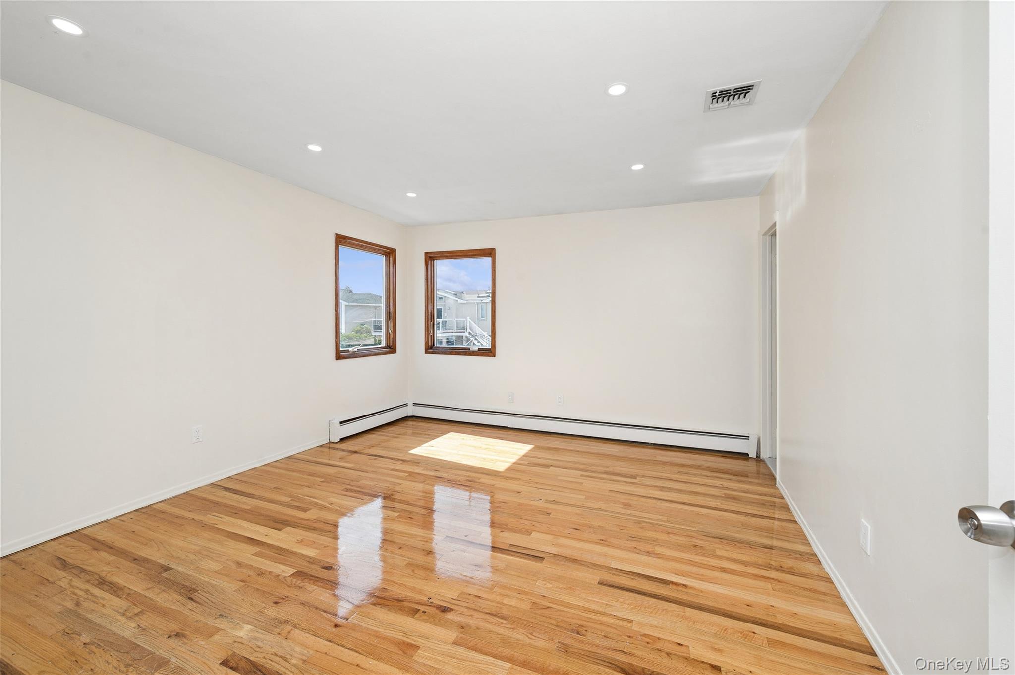 2625 Riverside Drive Property Photo 16