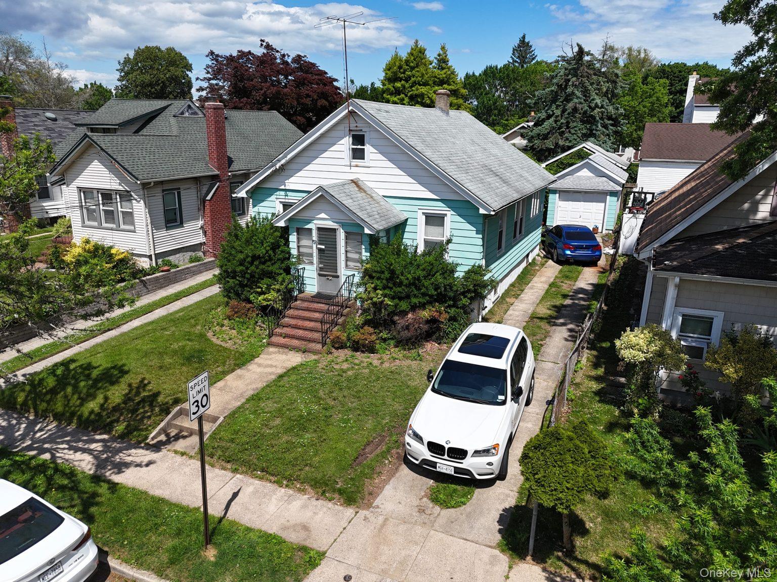 185 S Brookside Avenue Property Photo 6