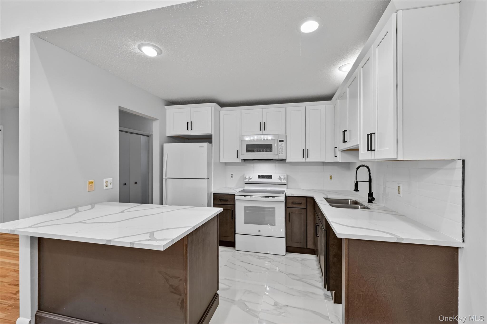6 Summit Place Property Photo 11