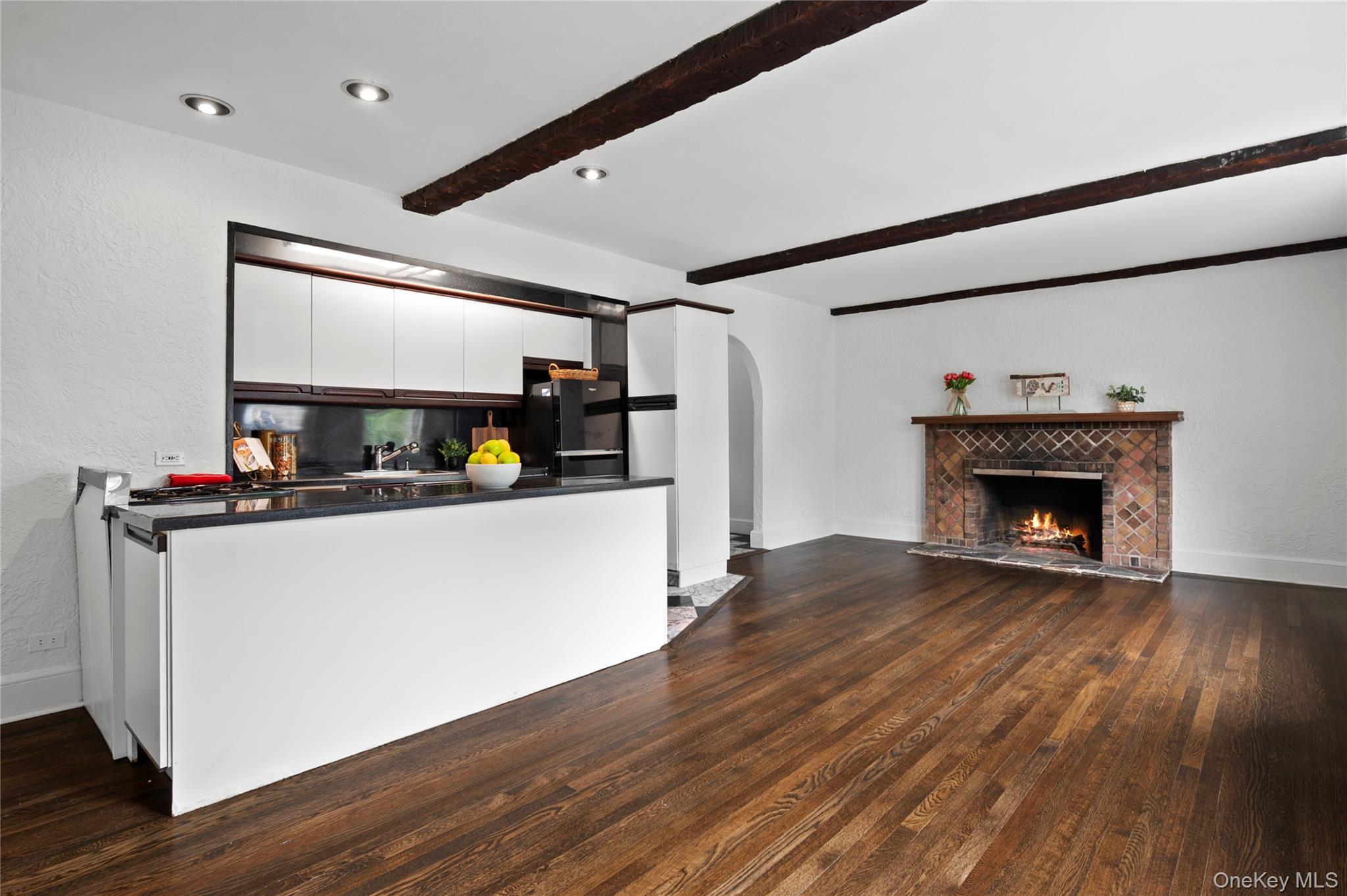 270 Bronxville Road B52 Property Photo 6