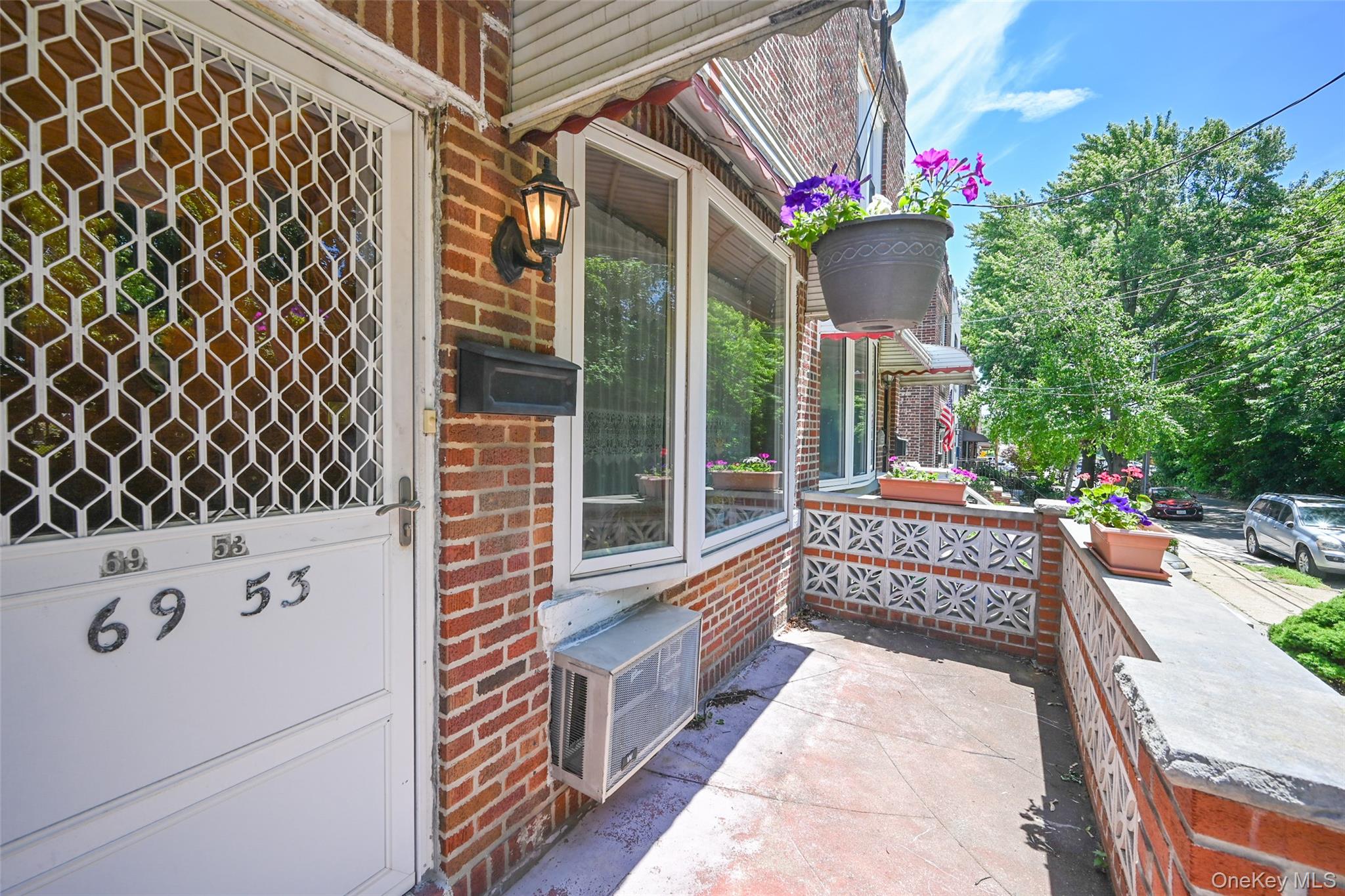 6953 73rd Place Property Photo 2