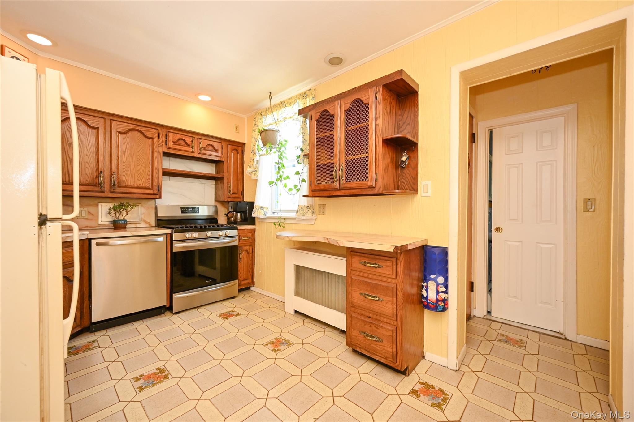 6953 73rd Place Property Photo 9