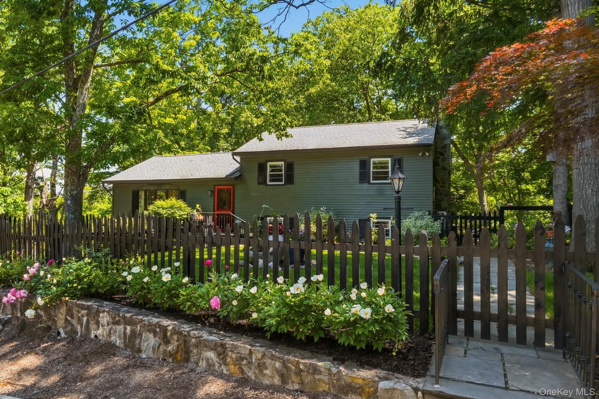 16 Howland Road Property Photo 1