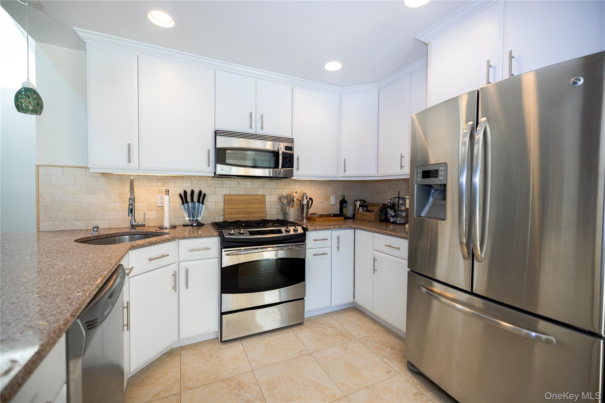 220 Pleasure Drive Property Photo 12