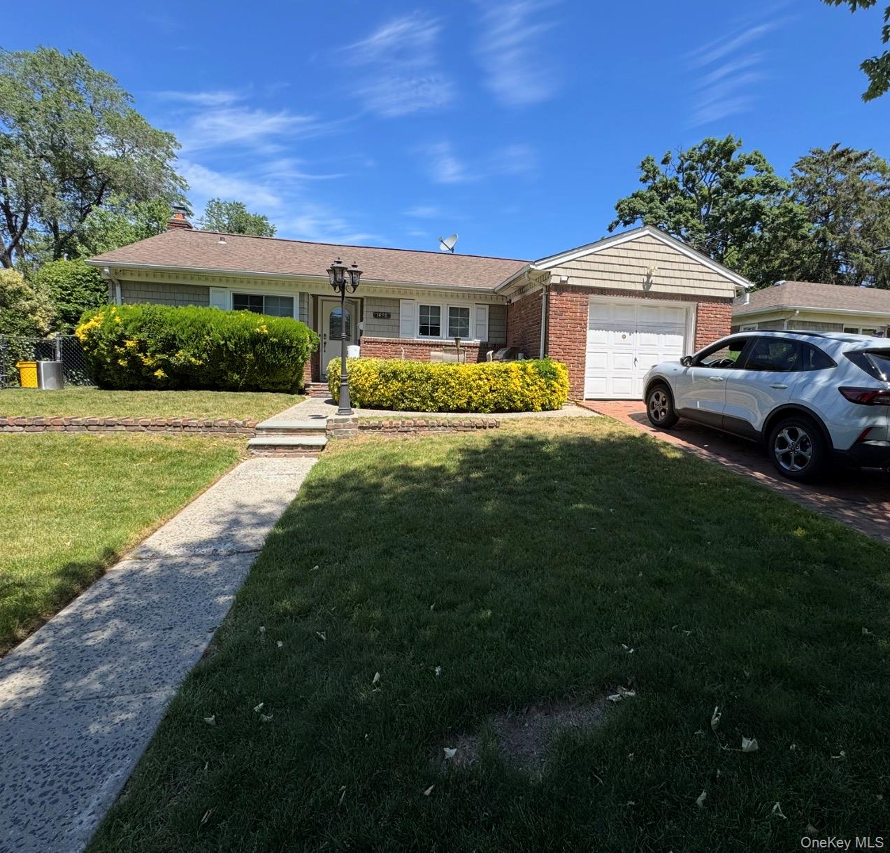 1498 Kew Avenue Property Photo 1