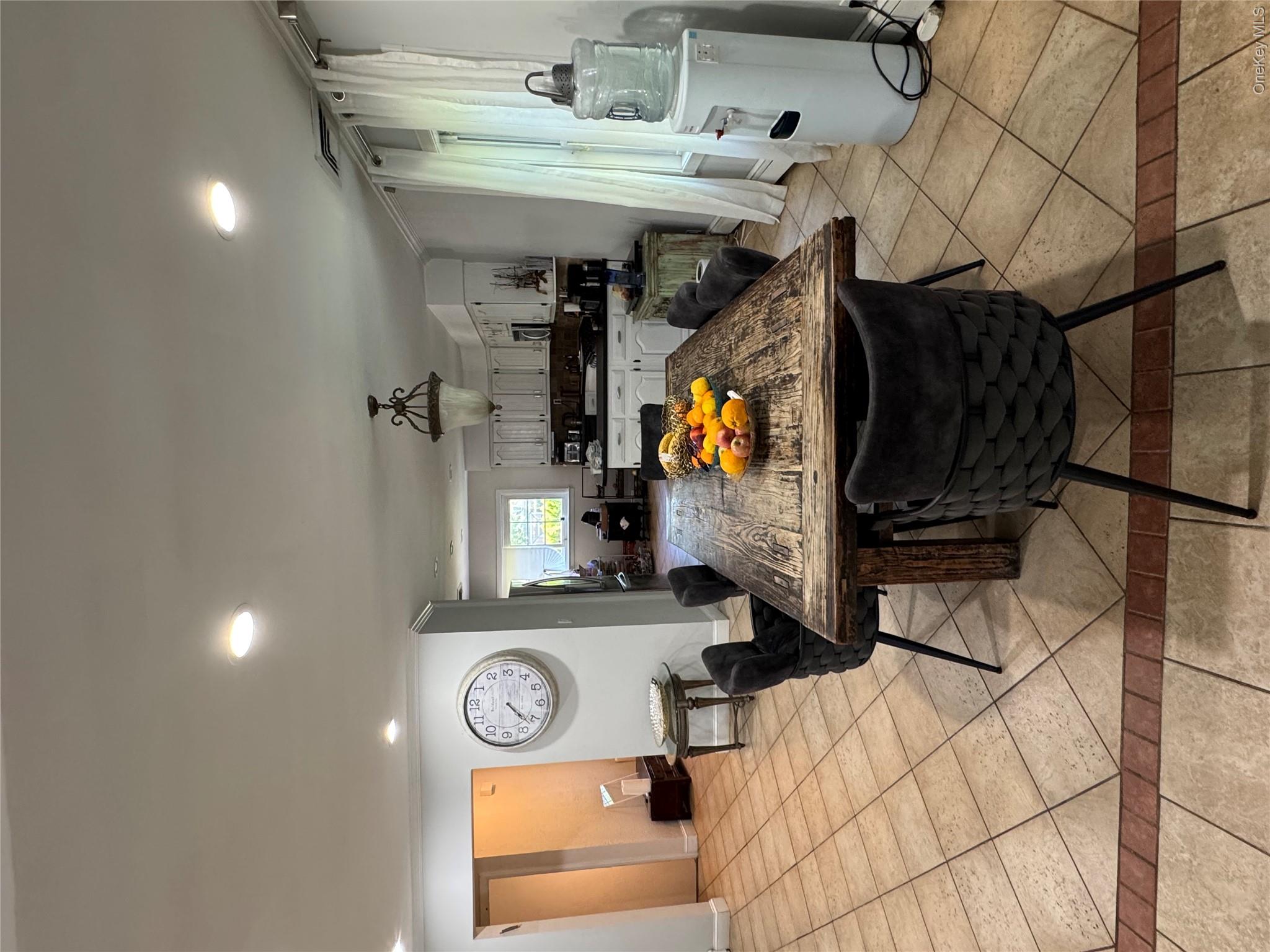 1498 Kew Avenue Property Photo 4