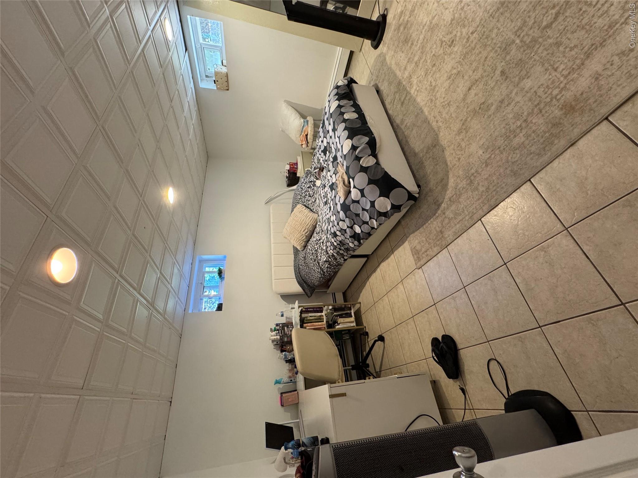 1498 Kew Avenue Property Photo 8