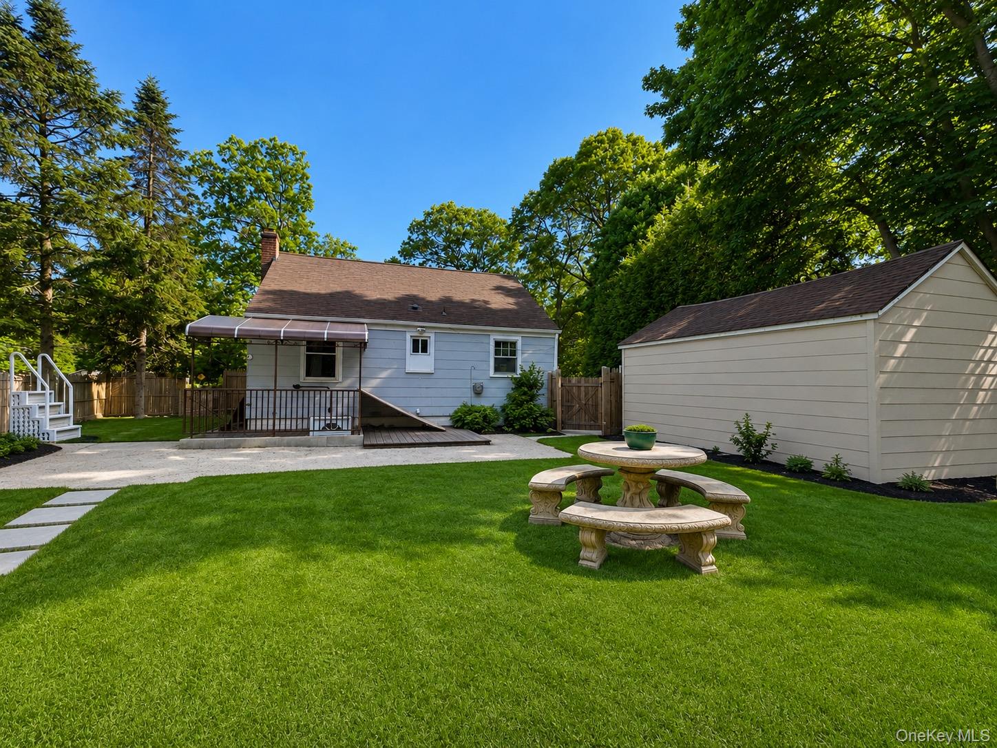 1419 Hallock Avenue Property Photo 2