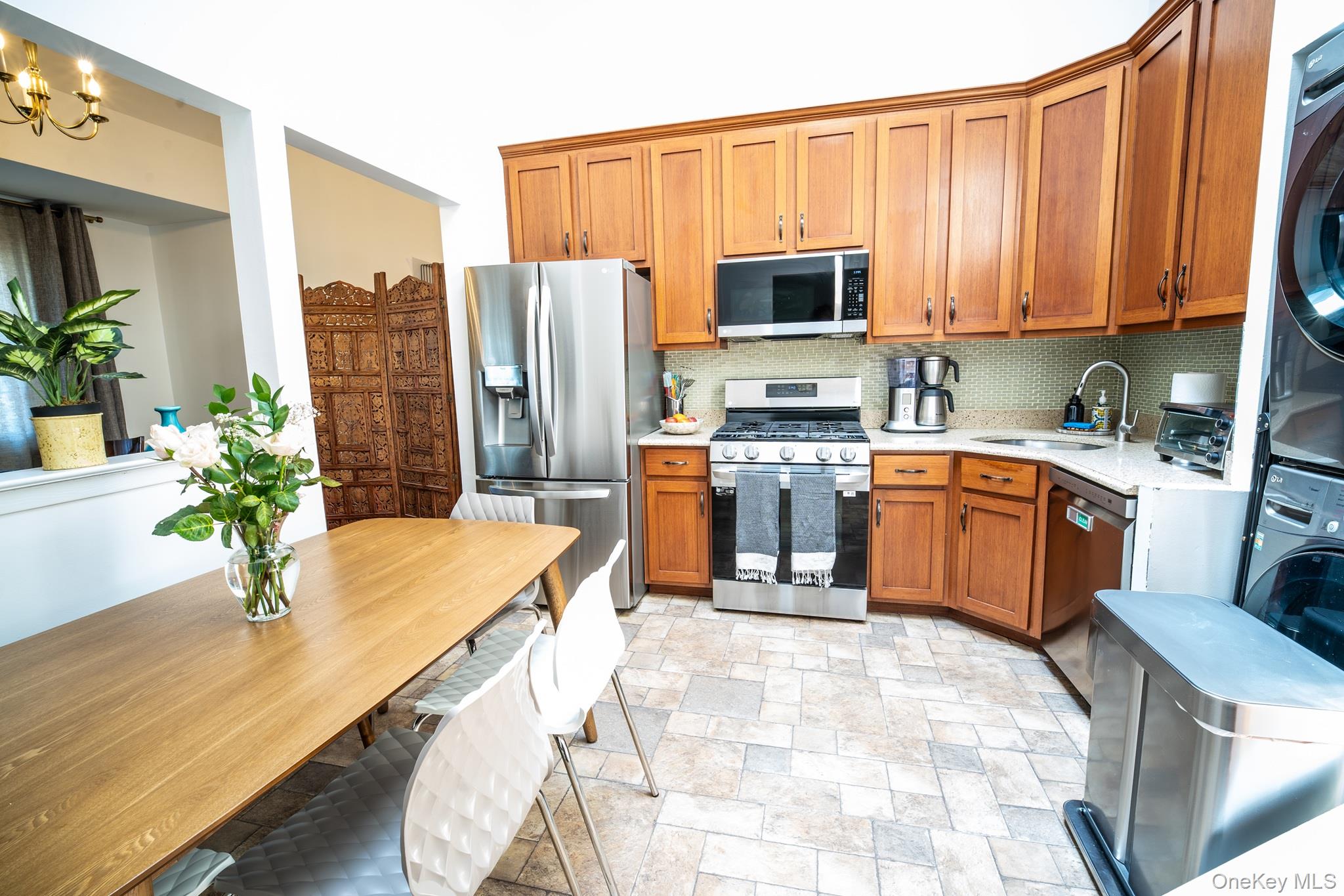 1539 Longfellow Avenue 3 Property Photo 5
