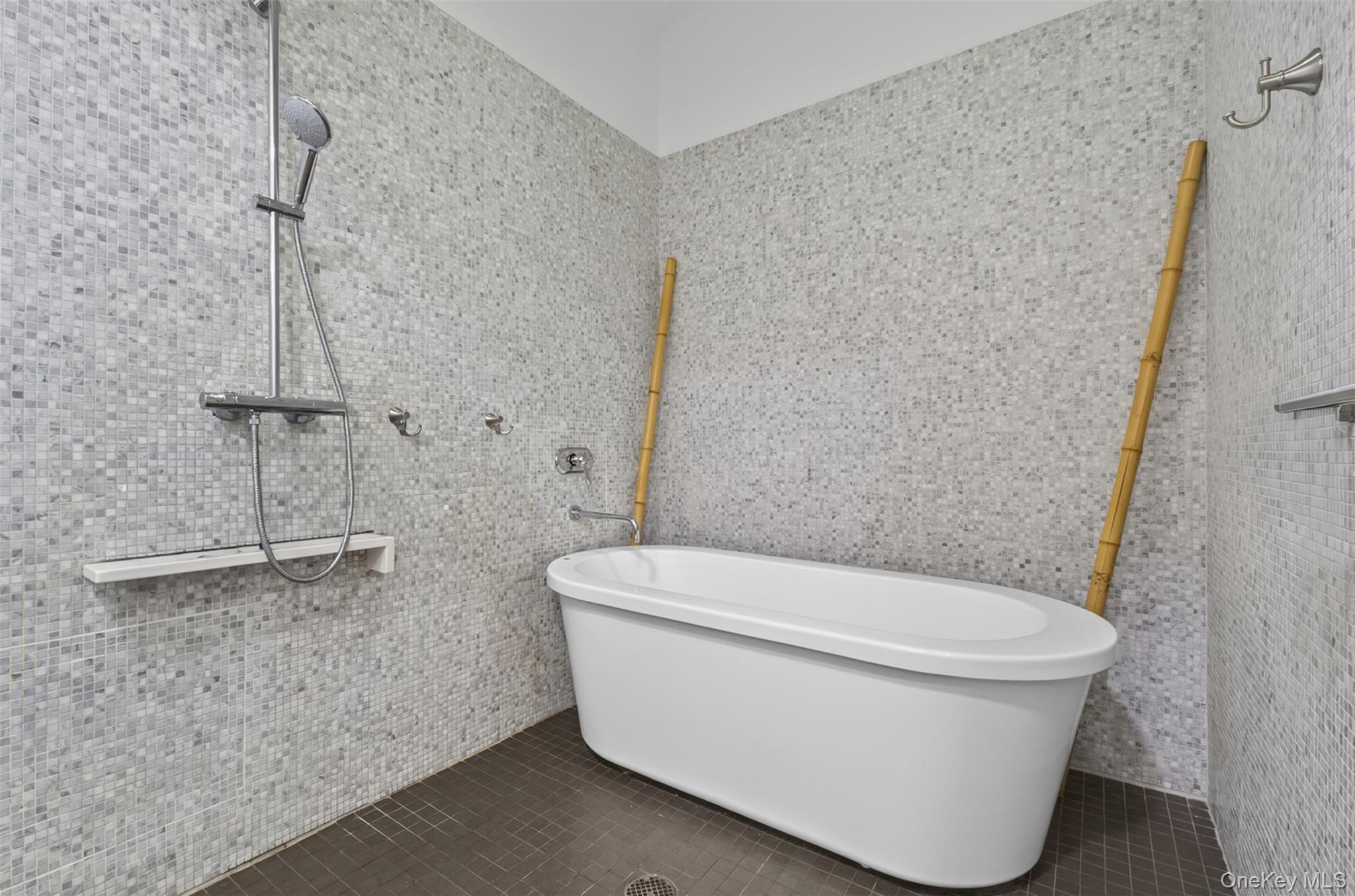 27-28 Thomson Avenue 250 Property Photo 19