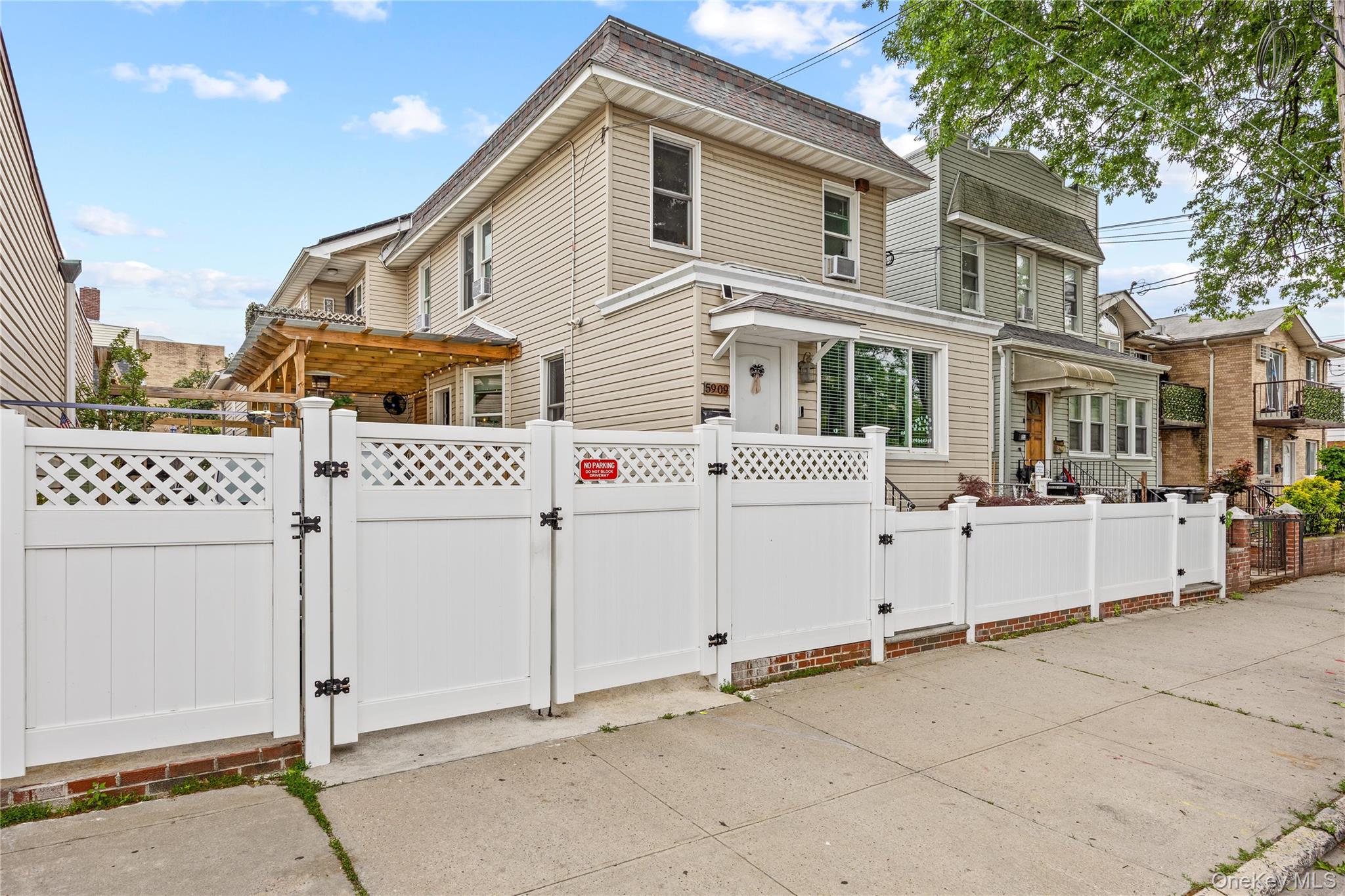 5909 69th Street Property Photo 1