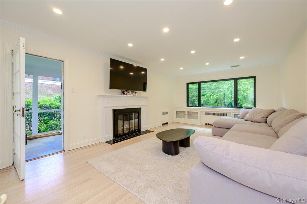 8 Parkside Drive Property Photo 6