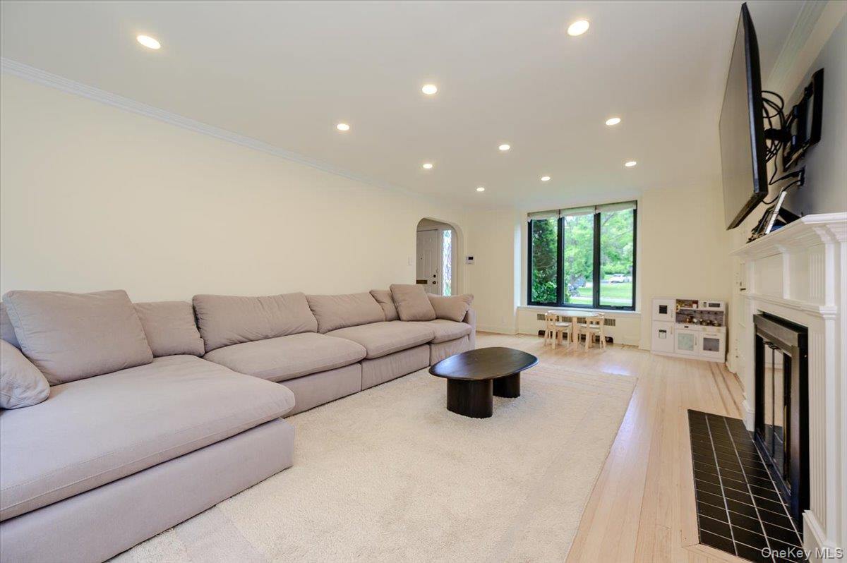 8 Parkside Drive Property Photo 7