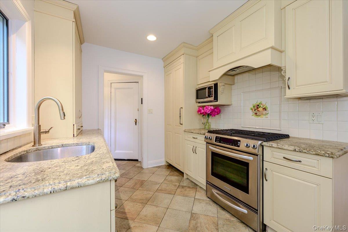 8 Parkside Drive Property Photo 11