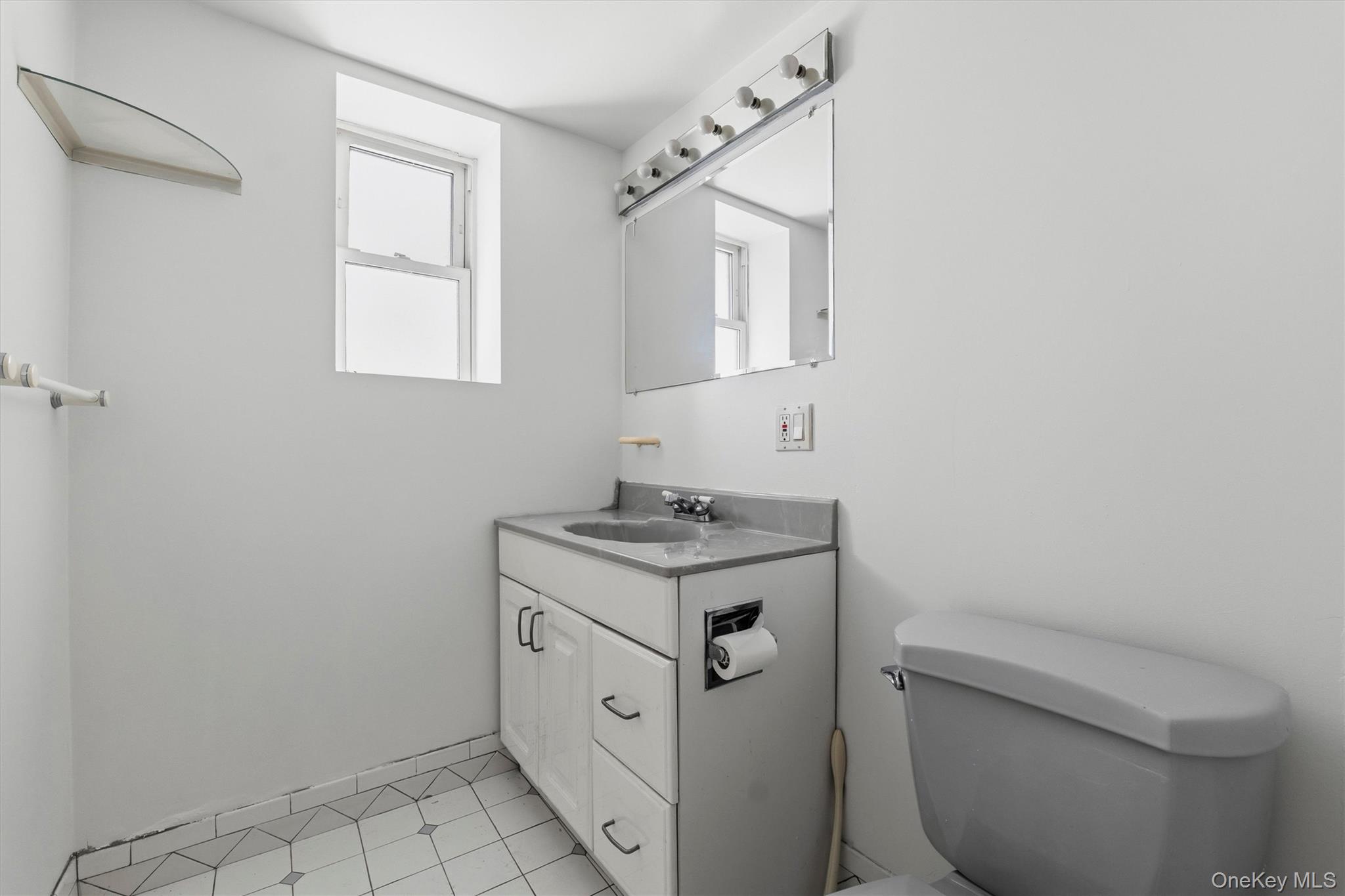 2952 Miles Avenue Property Photo 8
