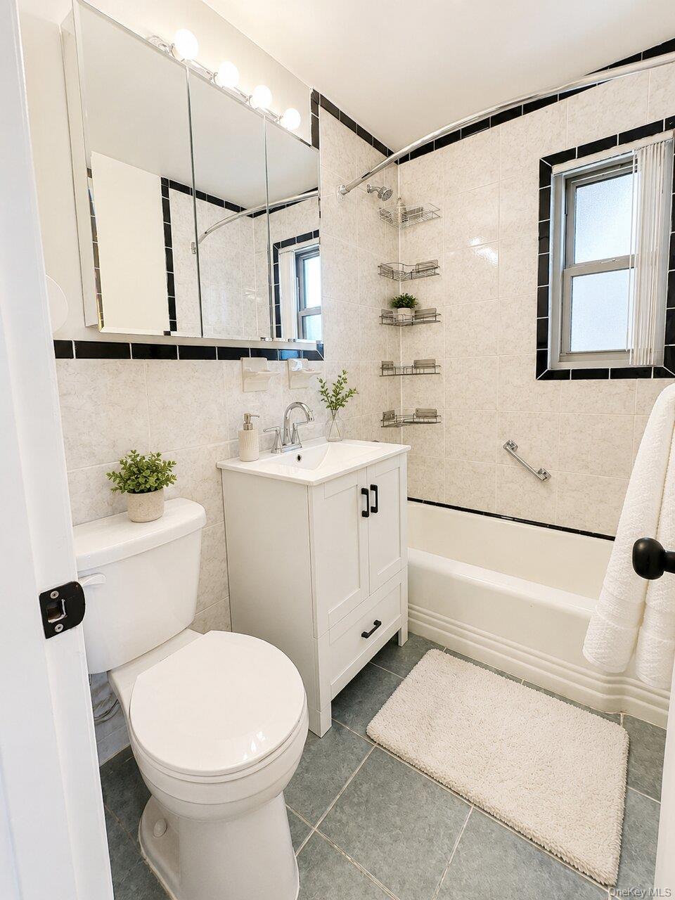 1010 Sherman Avenue 4f Property Photo 7