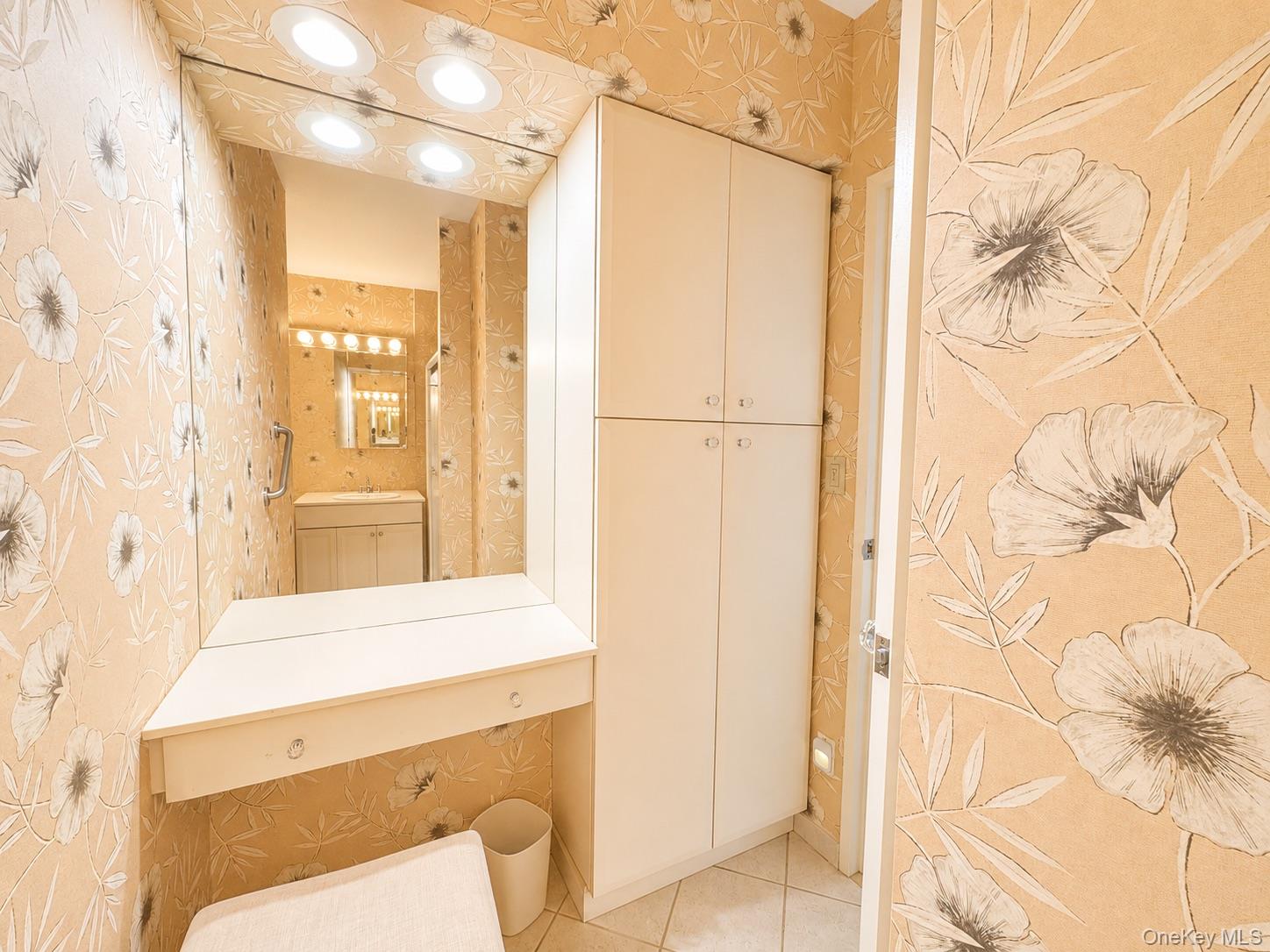 27010 Grand Central Parkway 21d Property Photo 17