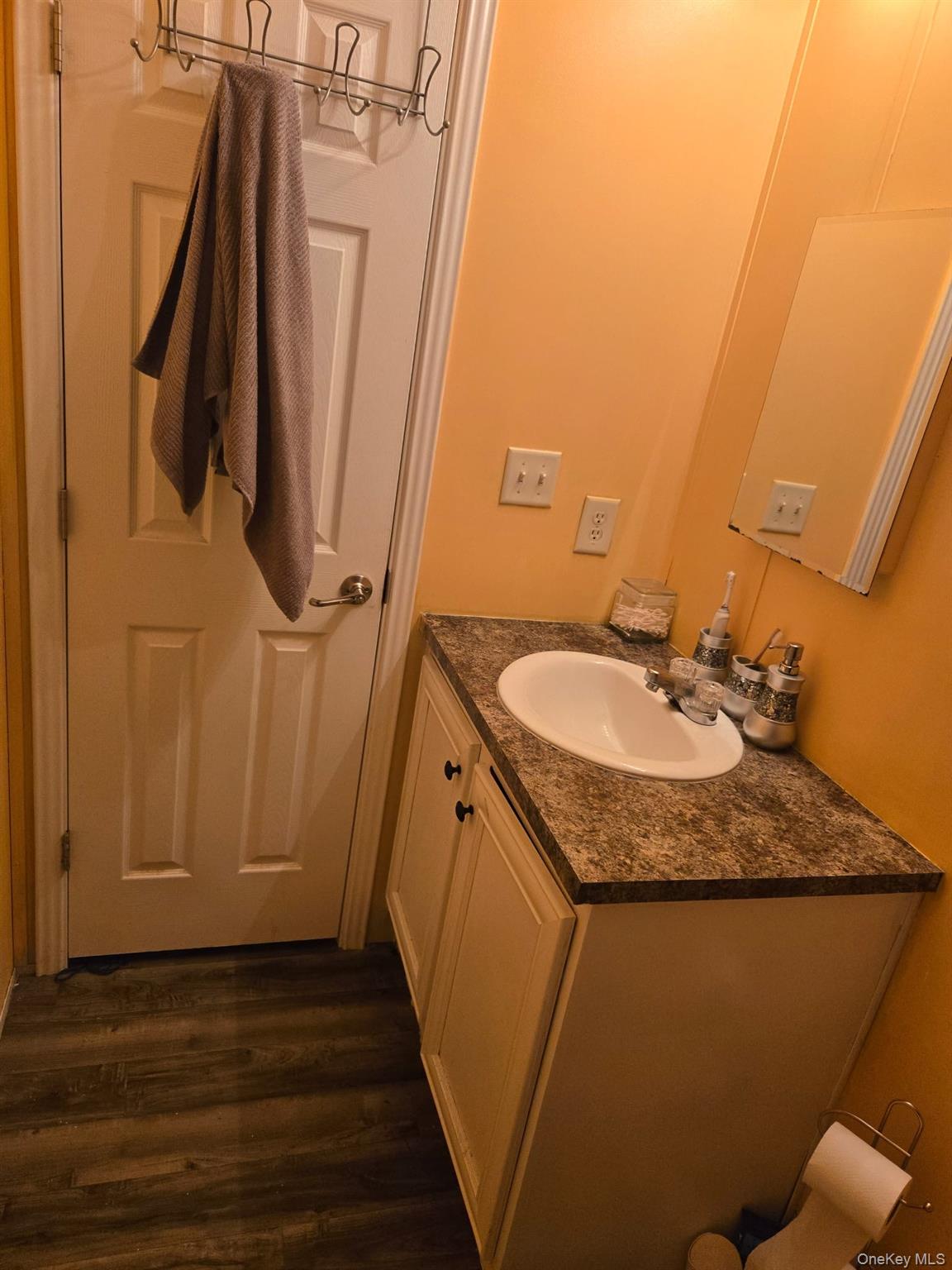 27 Shagbark Property Photo 10