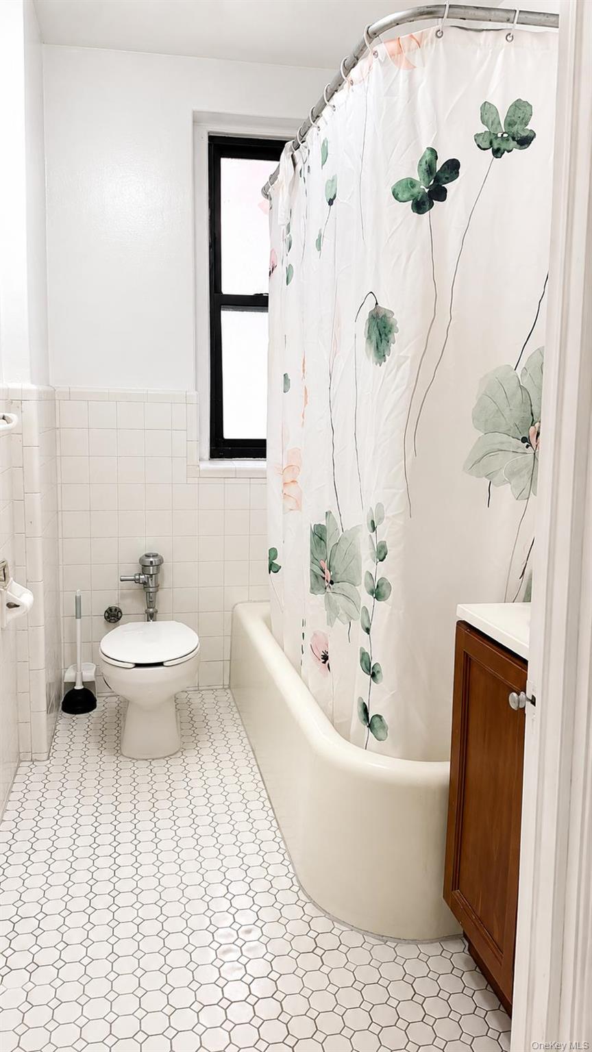 3396 Wayne Avenue D22 Property Photo 3