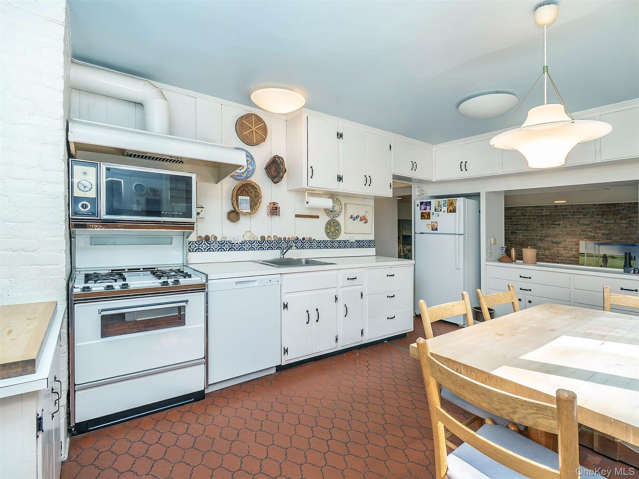 10 Amherst Road Property Photo 7