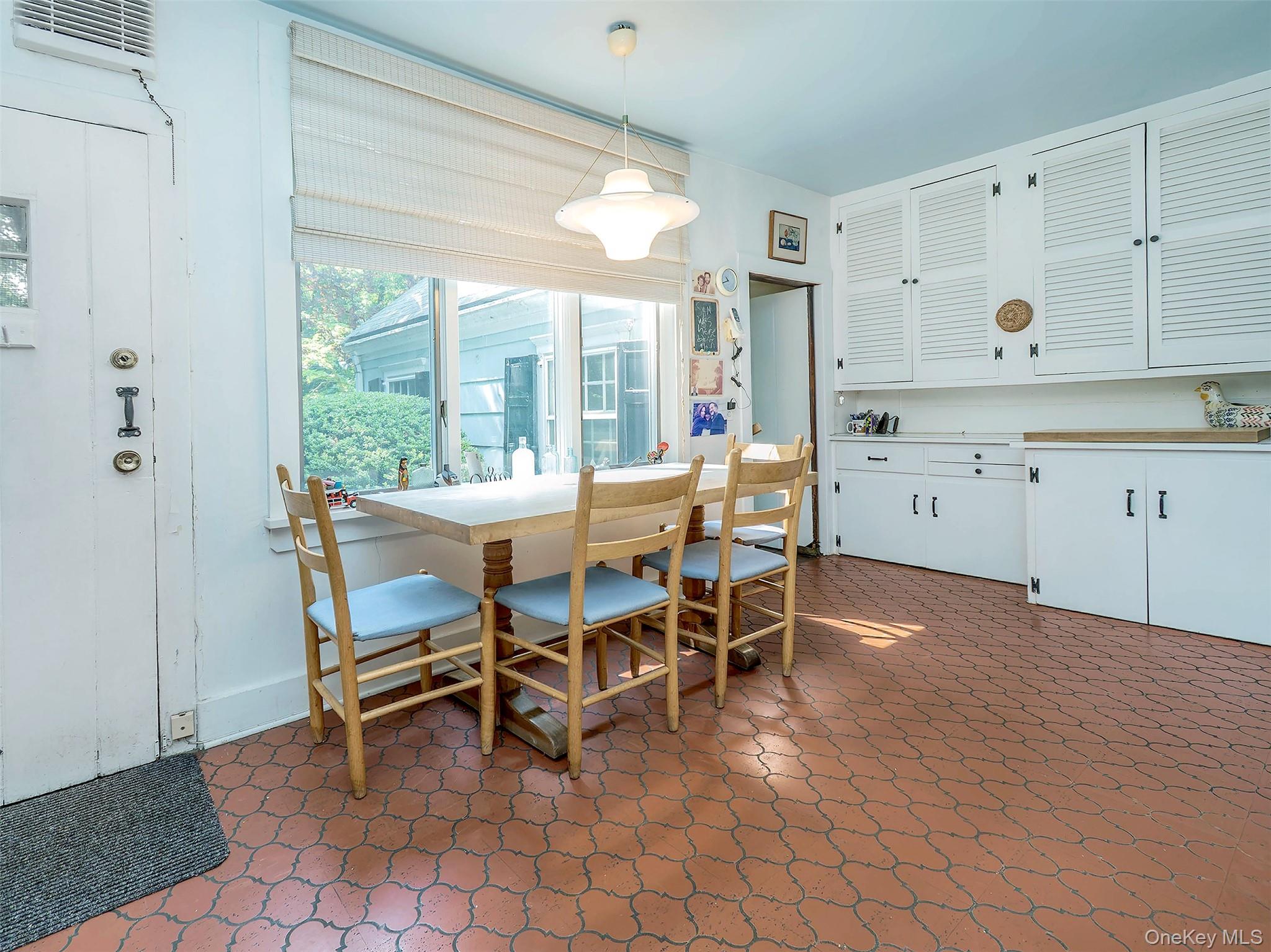 10 Amherst Road Property Photo 8