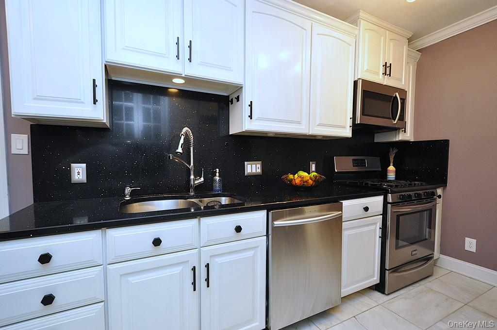 280 Bronxville Road 4O Property Photo 1