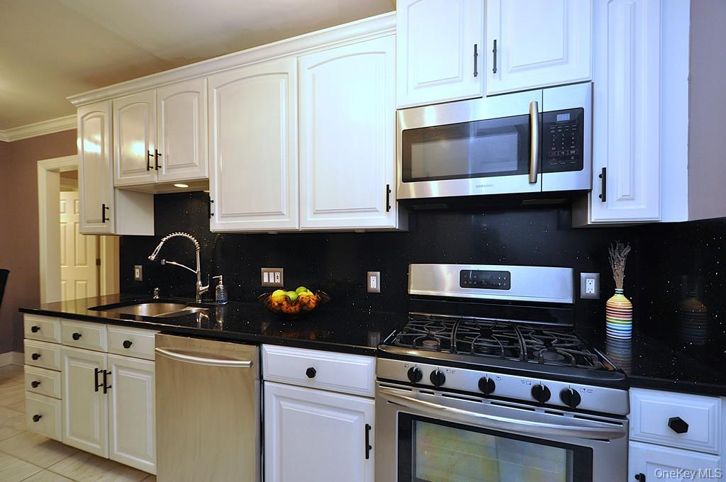 280 Bronxville Road 4o Property Photo 8