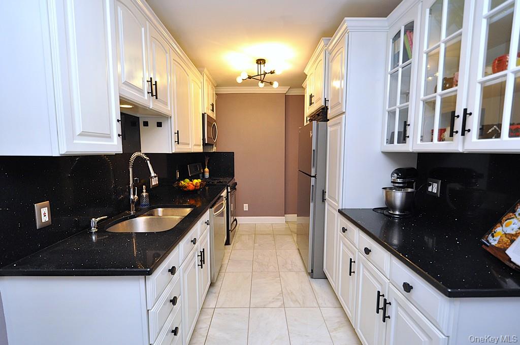 280 Bronxville Road 4o Property Photo 10