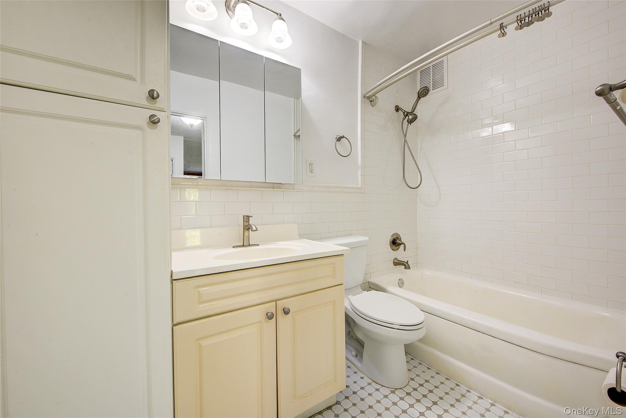 10-10 166th Street 5d Property Photo 17