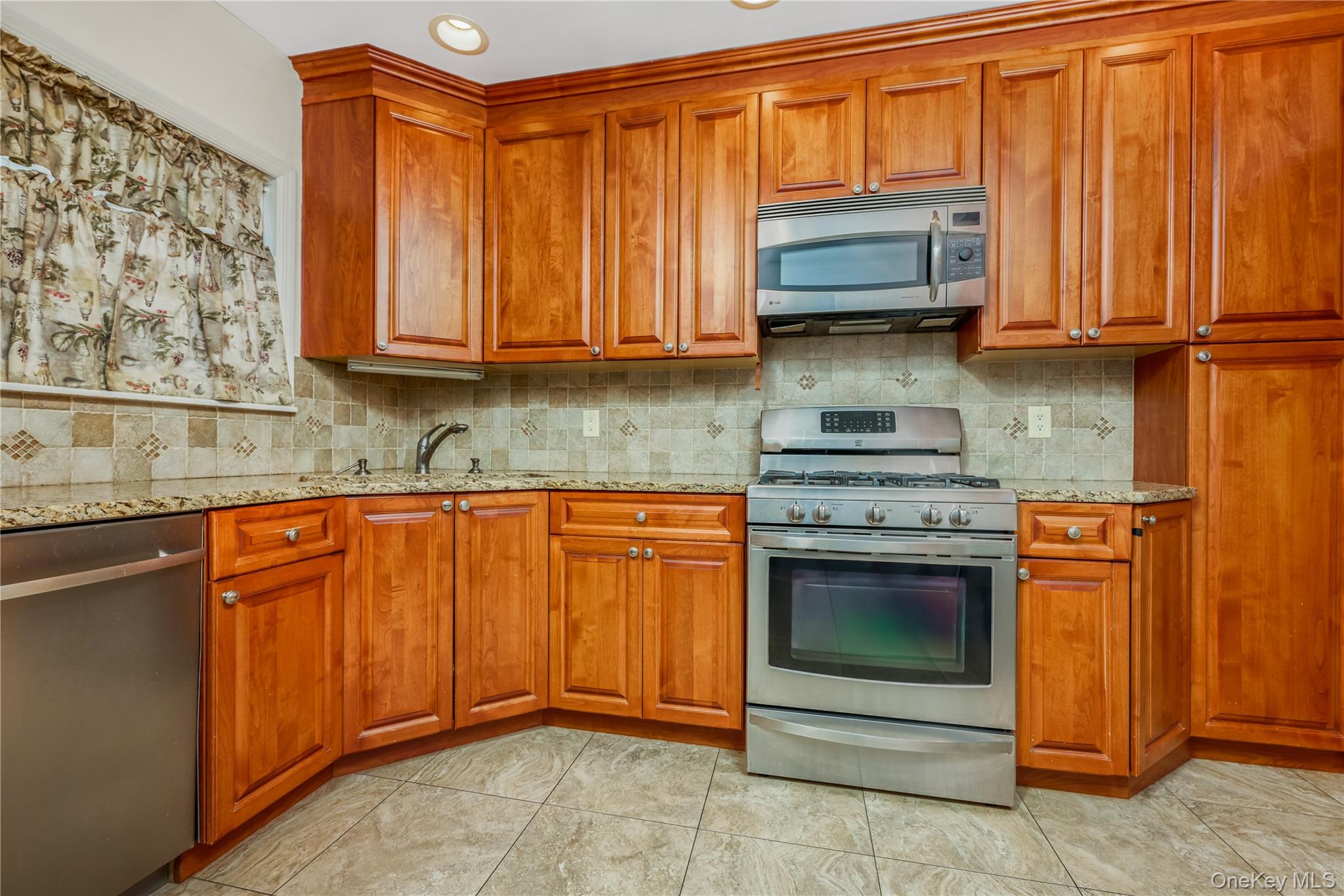 7326 171st Street Property Photo 3