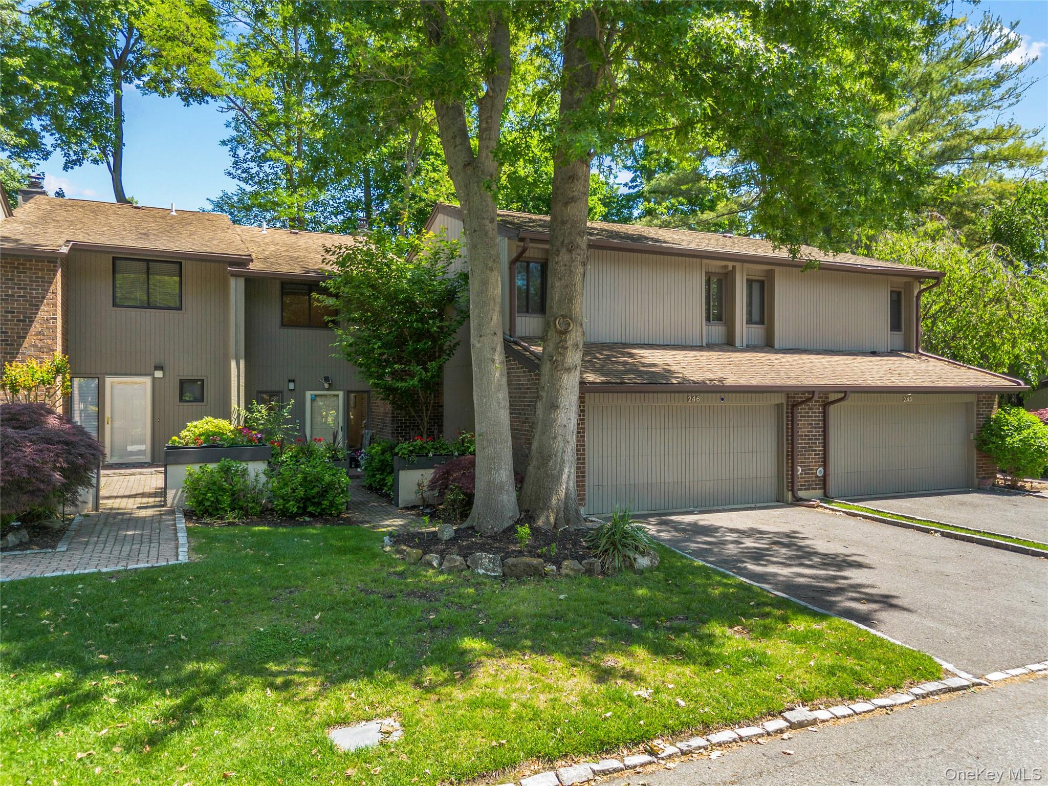 246 Hamlet Drive Property Photo 1