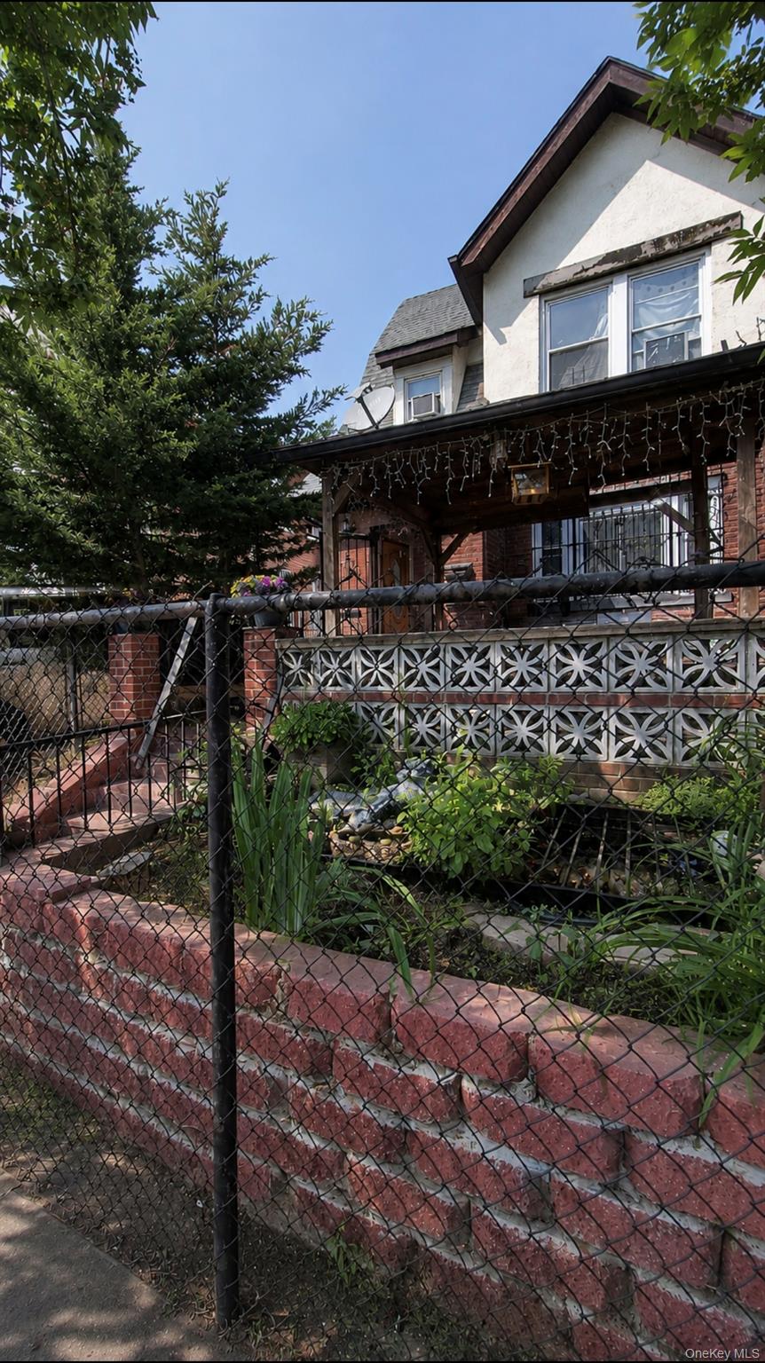40-33 Forley Street Property Photo 1