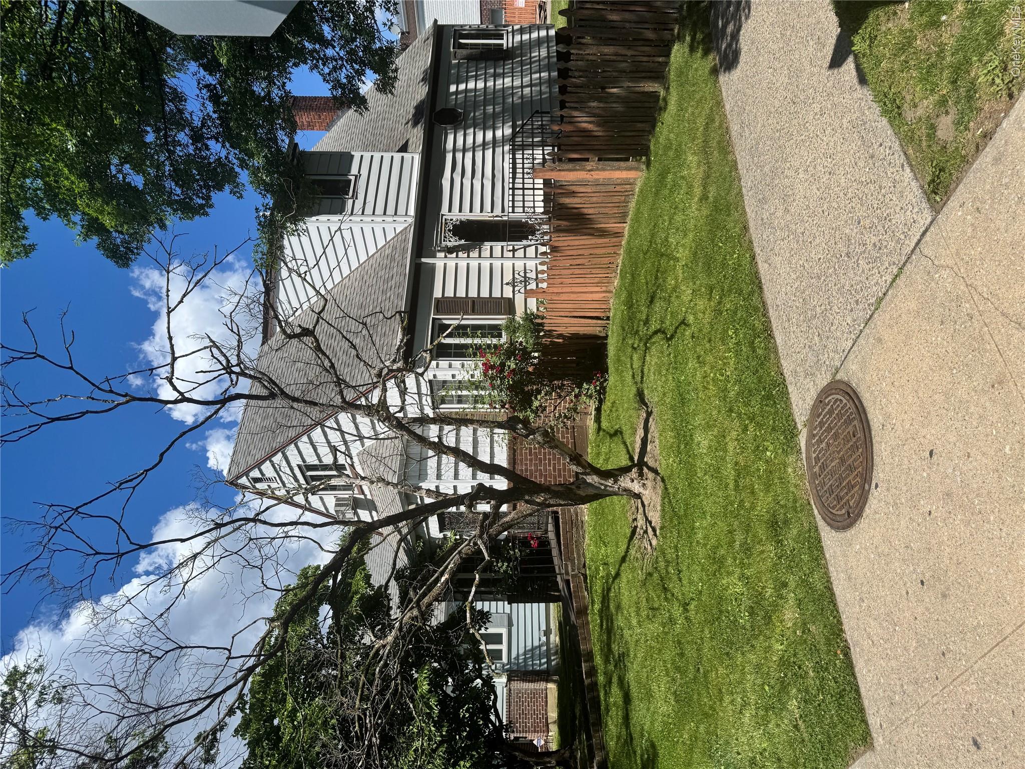 8019 Grand Central Parkway Property Photo 1