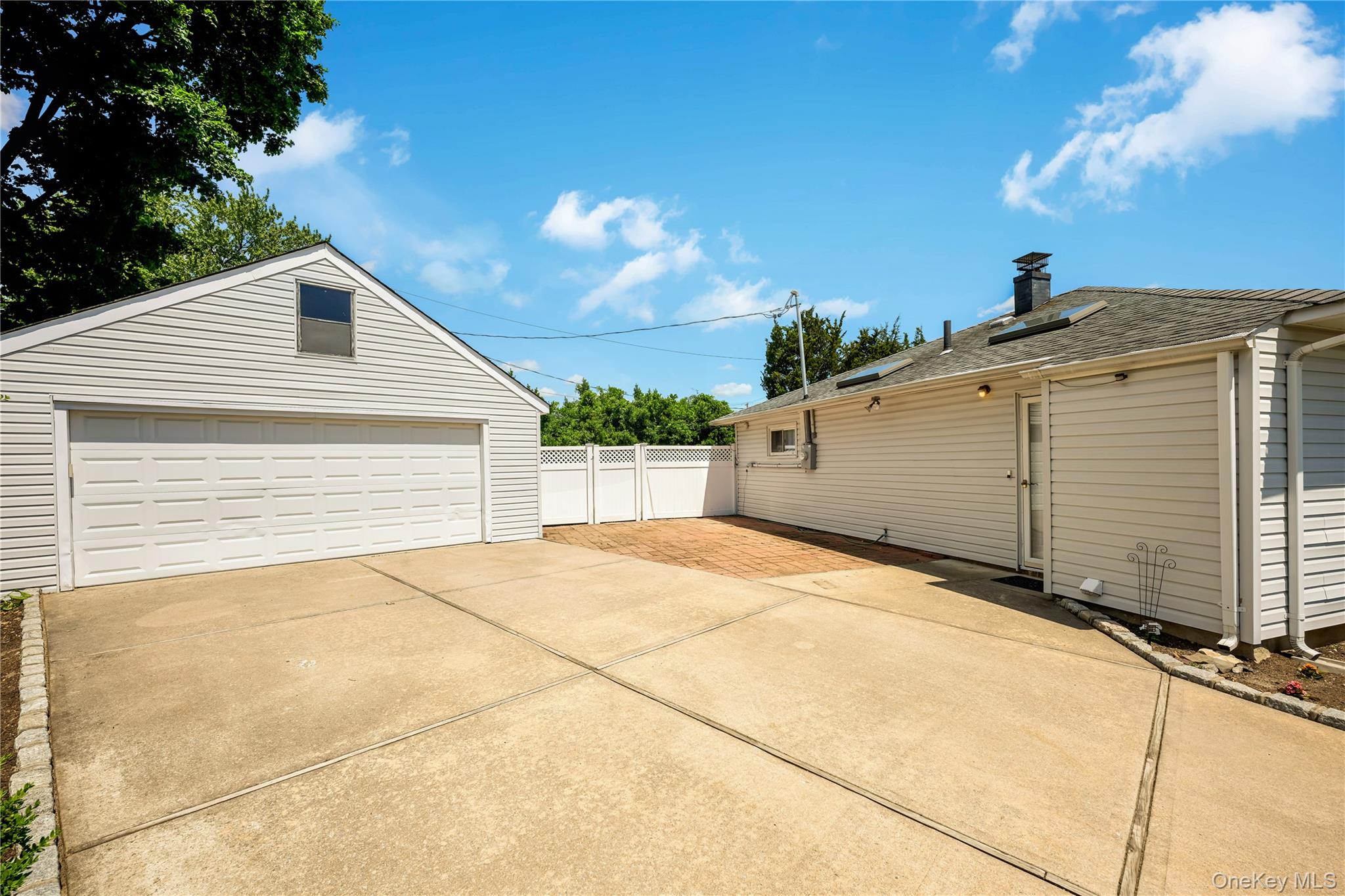 2316 Poe Court Property Photo 4