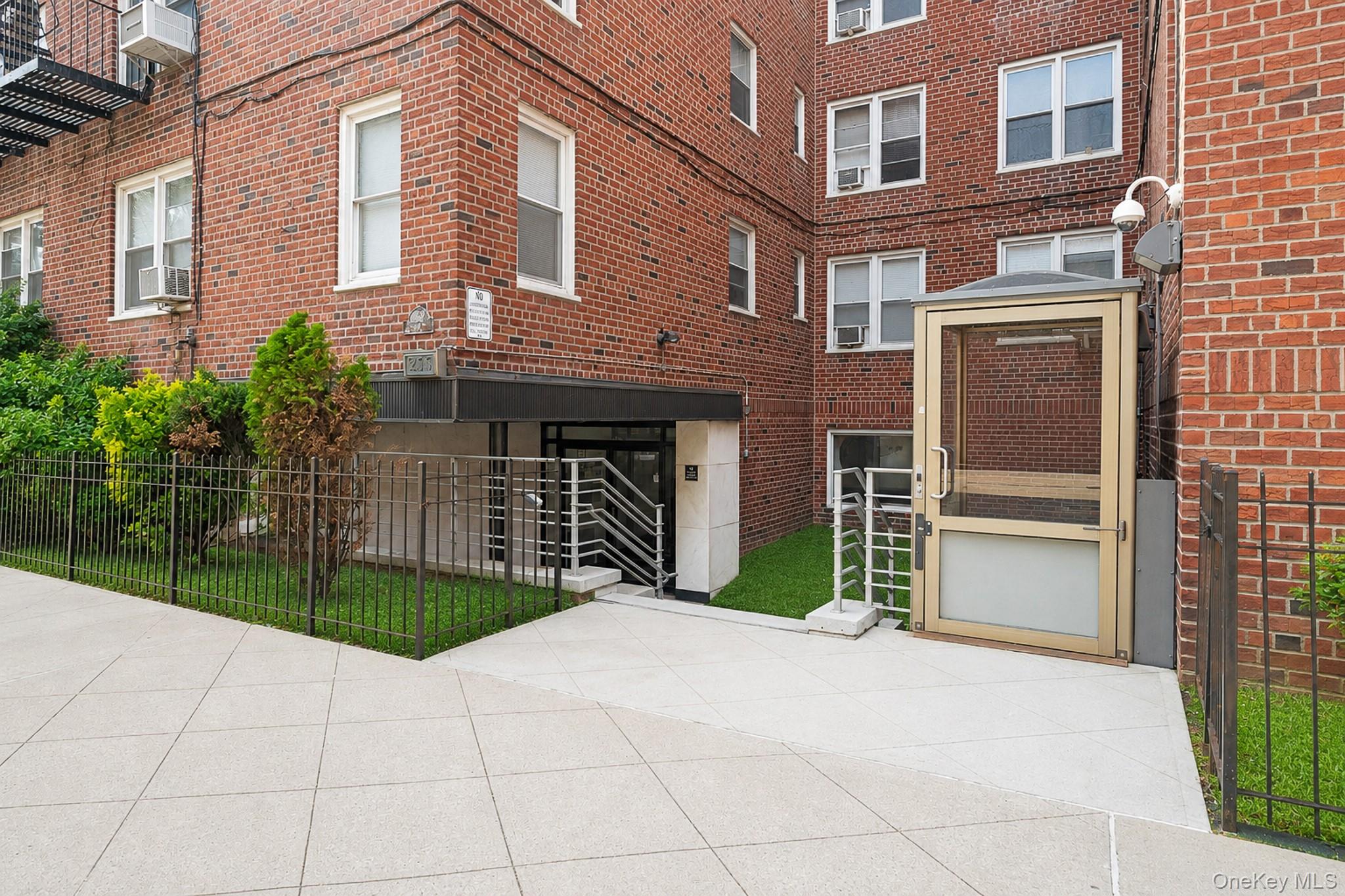2260 Benson Avenue 1b Property Photo 10