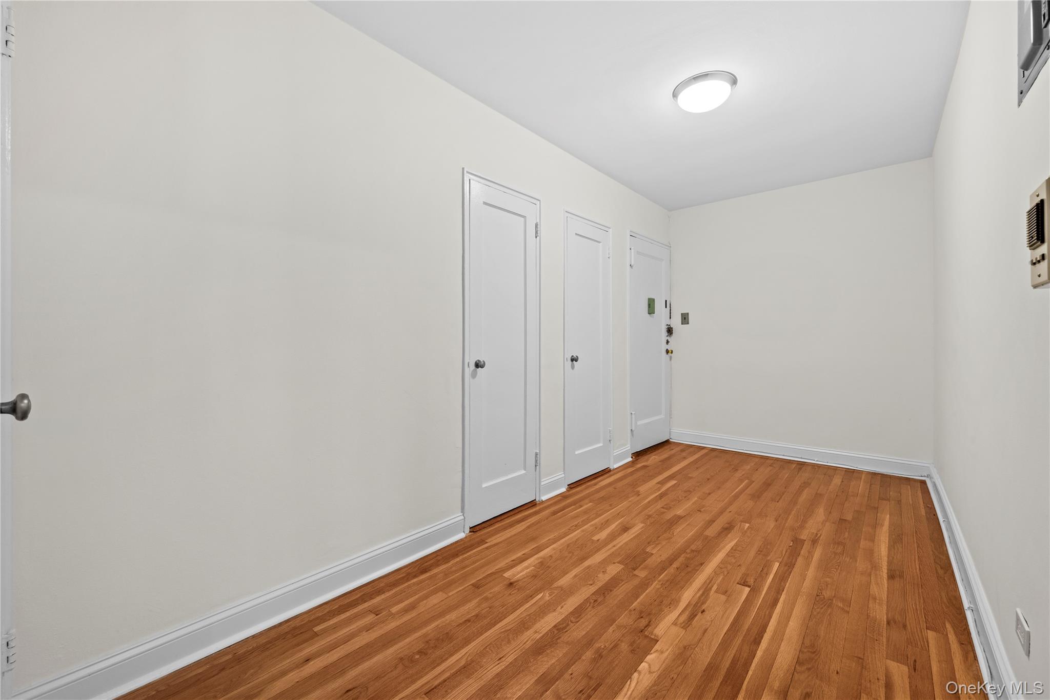 5621 Netherland Avenue 4d Property Photo 3