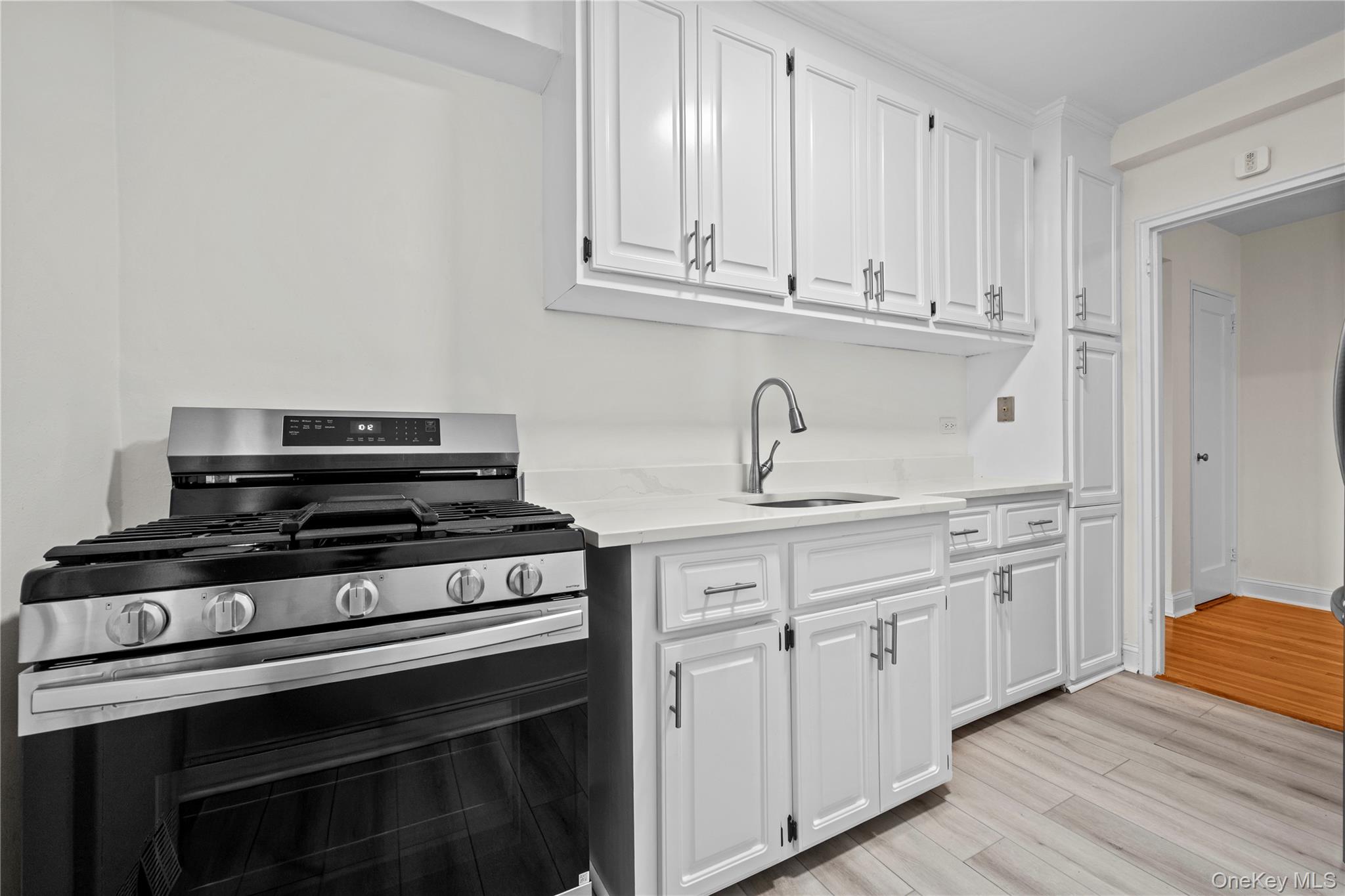 5621 Netherland Avenue 4d Property Photo 4